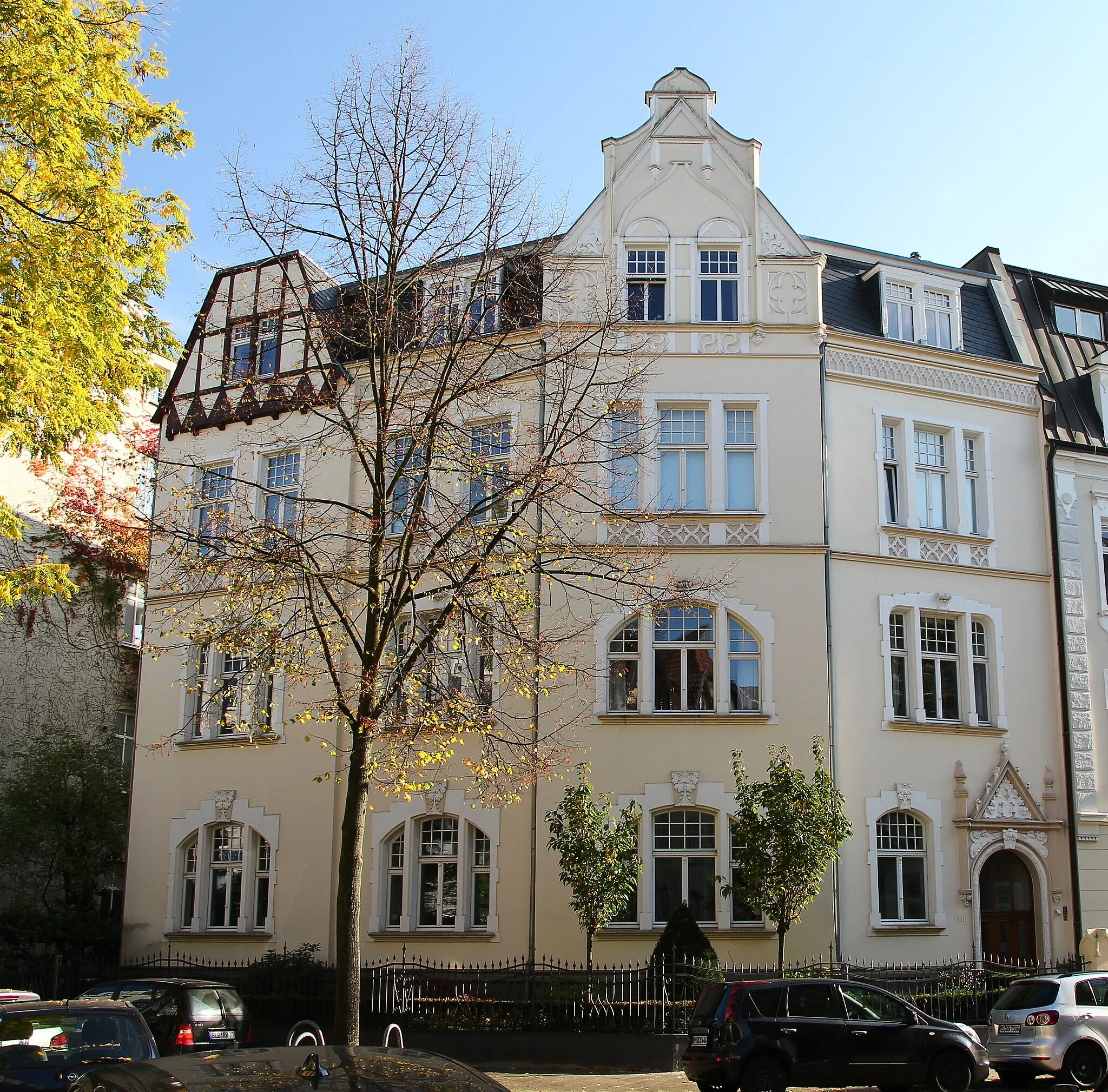 Photo showing: Wohnhaus Dettenstraße 10