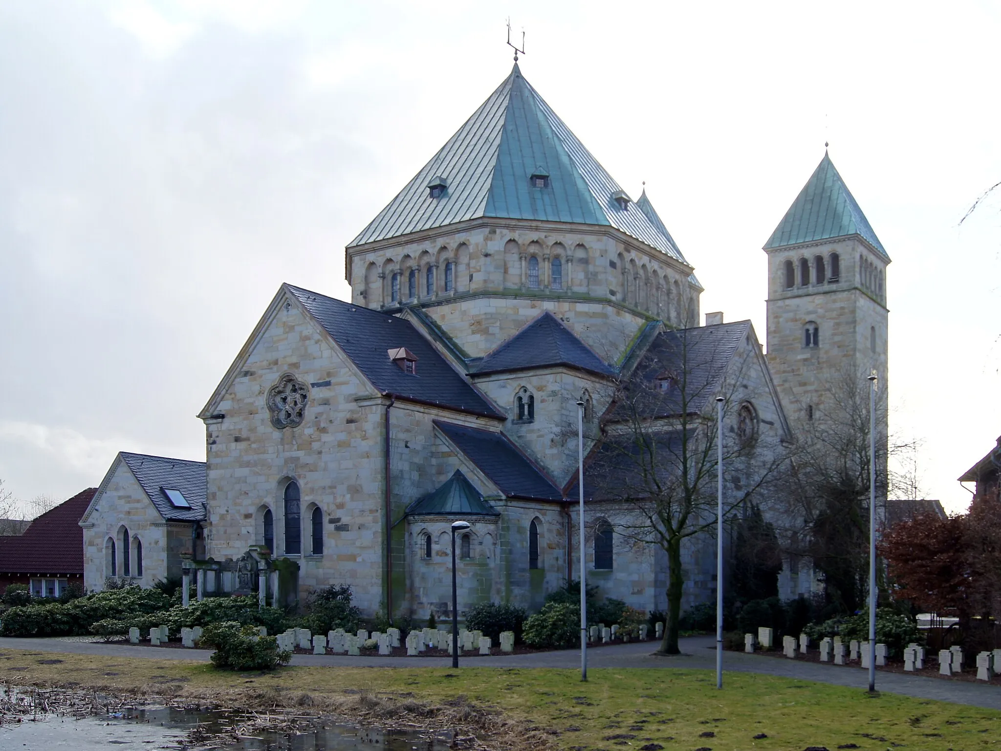 Photo showing: Der Altarraum der Pfarrkirche St. Fabian und Sebastian in Osterwick.