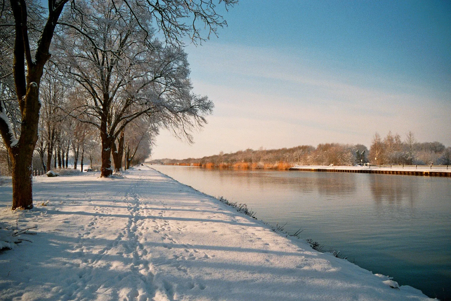 Photo showing: Mittellandkanal in Recke-Steinbeck, Kreis Steinfurt, North Rhine-Westphalia, Germany.