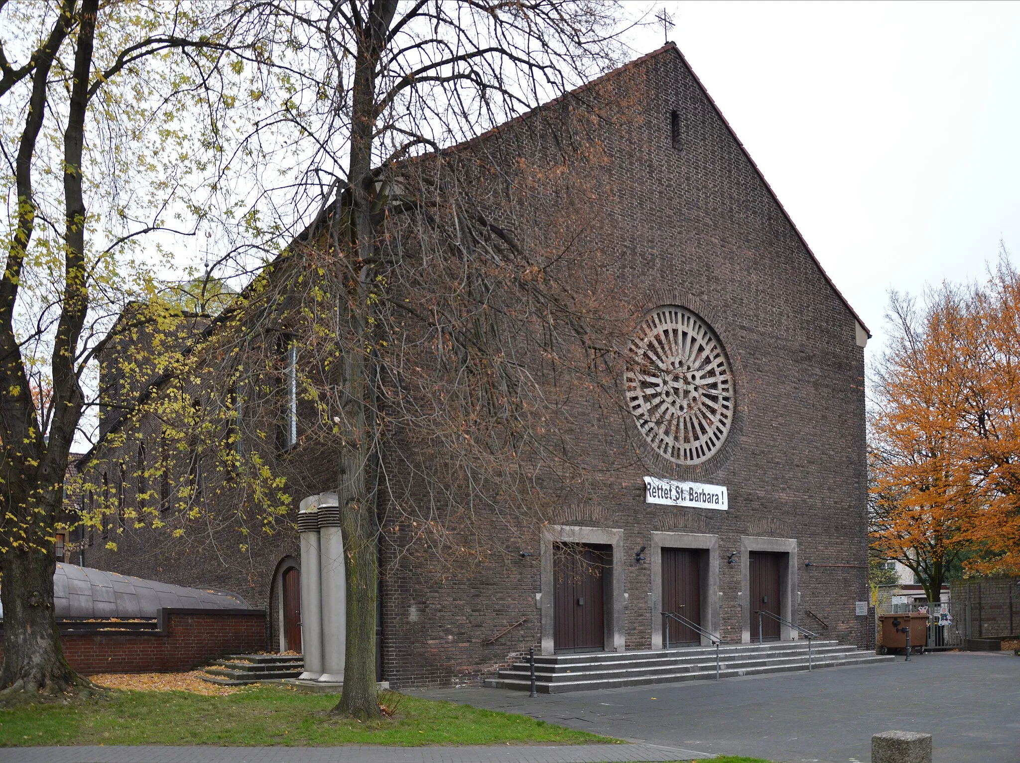 Photo showing: katholische Kirche St. Barbara in Duisburg-Röttgersbach
