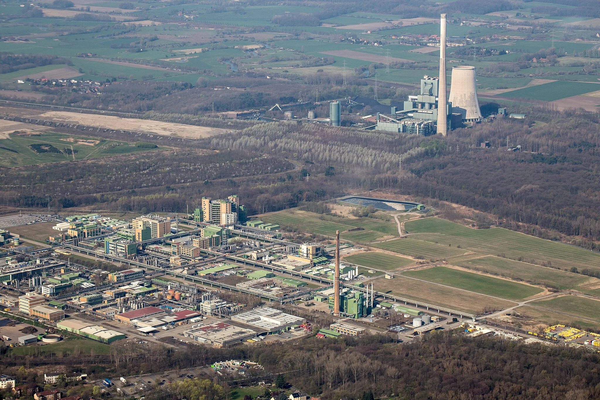 Photo showing: Aerial of industrial sites in Bergkamen, Germany. The plant in the foreground belongs to Bayer Healthcare while the power plant Bergkamen is visible in the background.