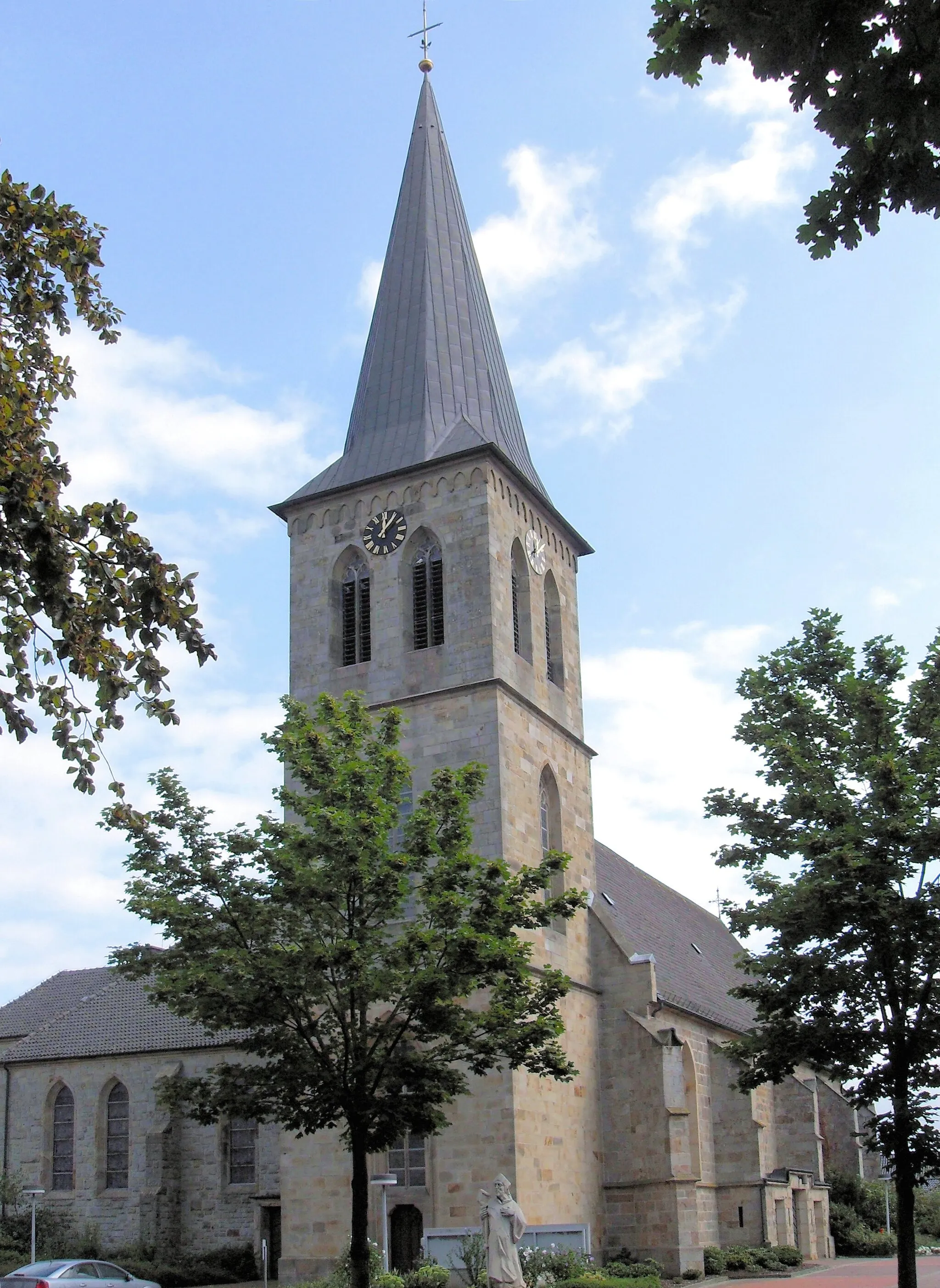 Photo showing: Südseite der Pfarrkirche St. Servatius in Beesten, Landkreis Emsland