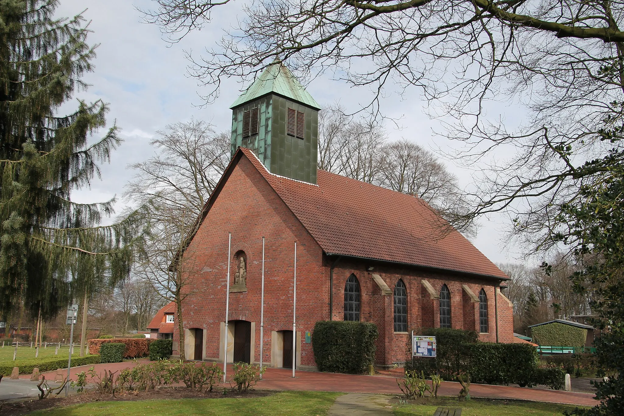 Photo showing: Kirche St. Mariä Himmelfahrt in Kirchhellen-Feldhausen (Stadt Bottrop)