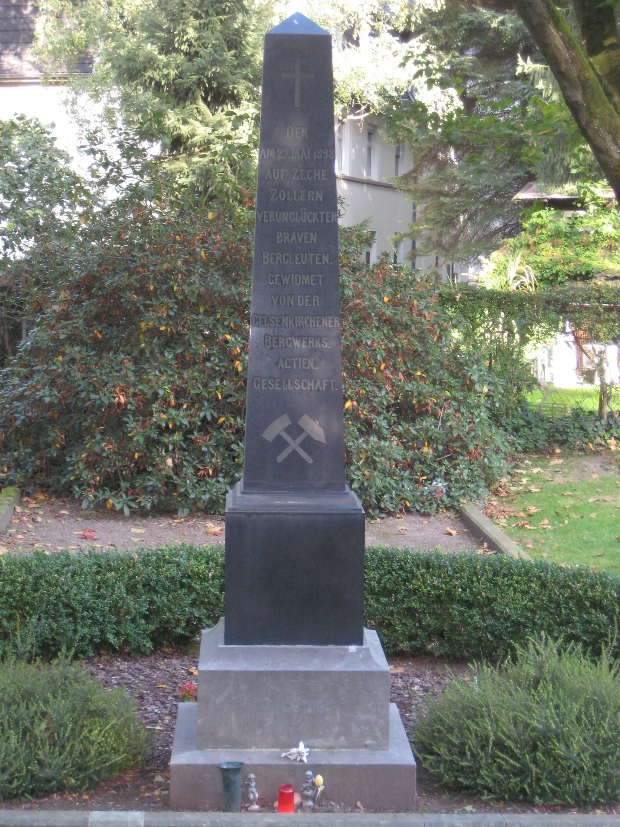 Photo showing: Denkmal zum Unglück der Zeche Zollern vom 22. Mai 1898