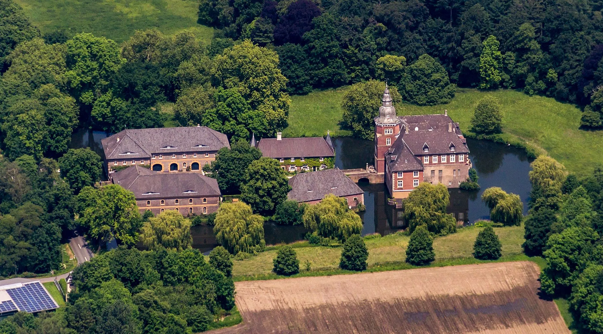 Photo showing: Sandfort Castle, Olfen, North Rhine-Westphalia, Germany