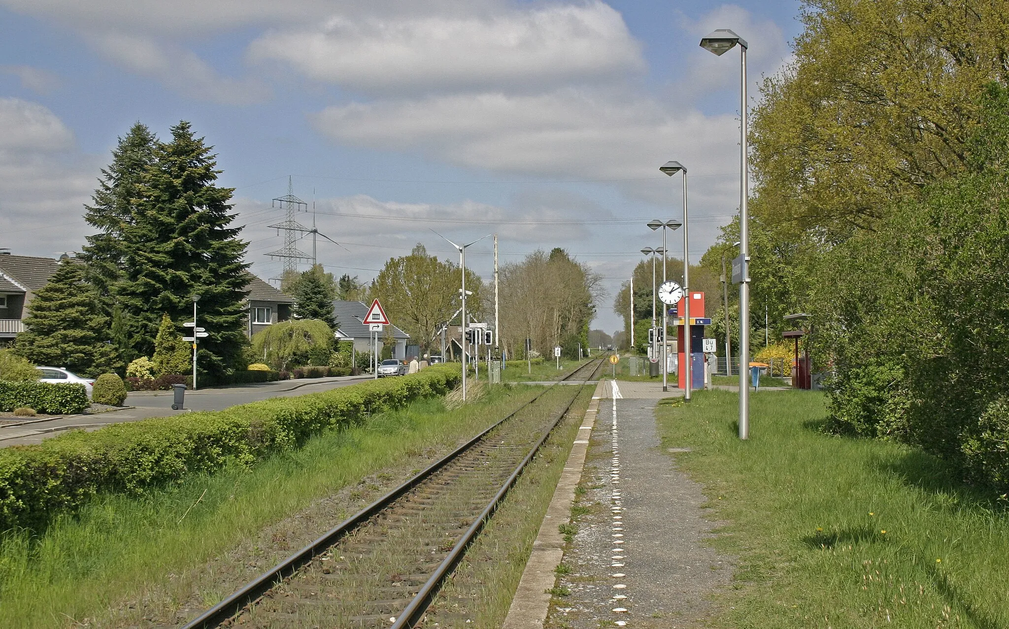 Photo showing: Hp Blumenkamp: Bahnsteig in Blickrichtung Bocholt.