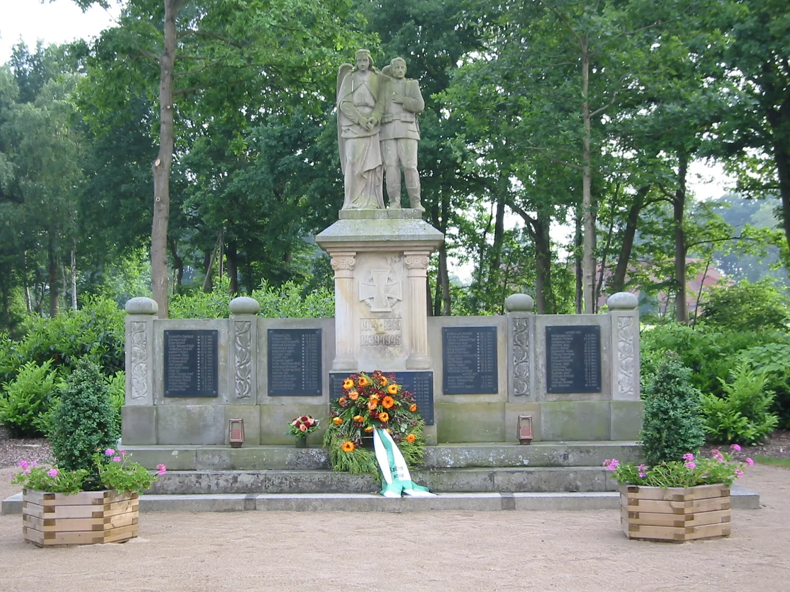 Photo showing: Das Kriegerdenkmal in Ortsteil Brock