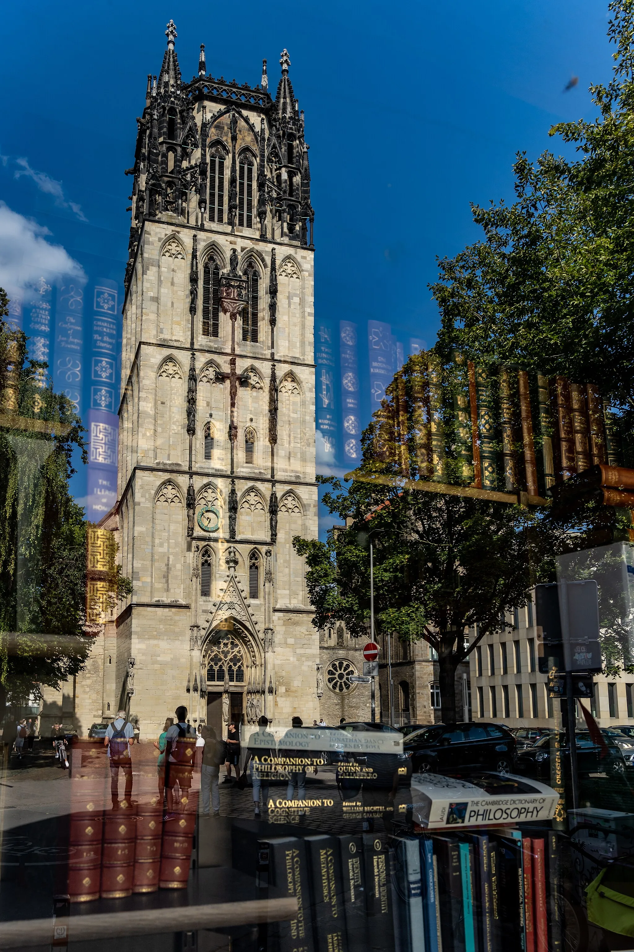 Photo showing: Münster|Münster - Überwasserkirche -Schaufenster des  Antiquariat Solder ("Wilsberg")