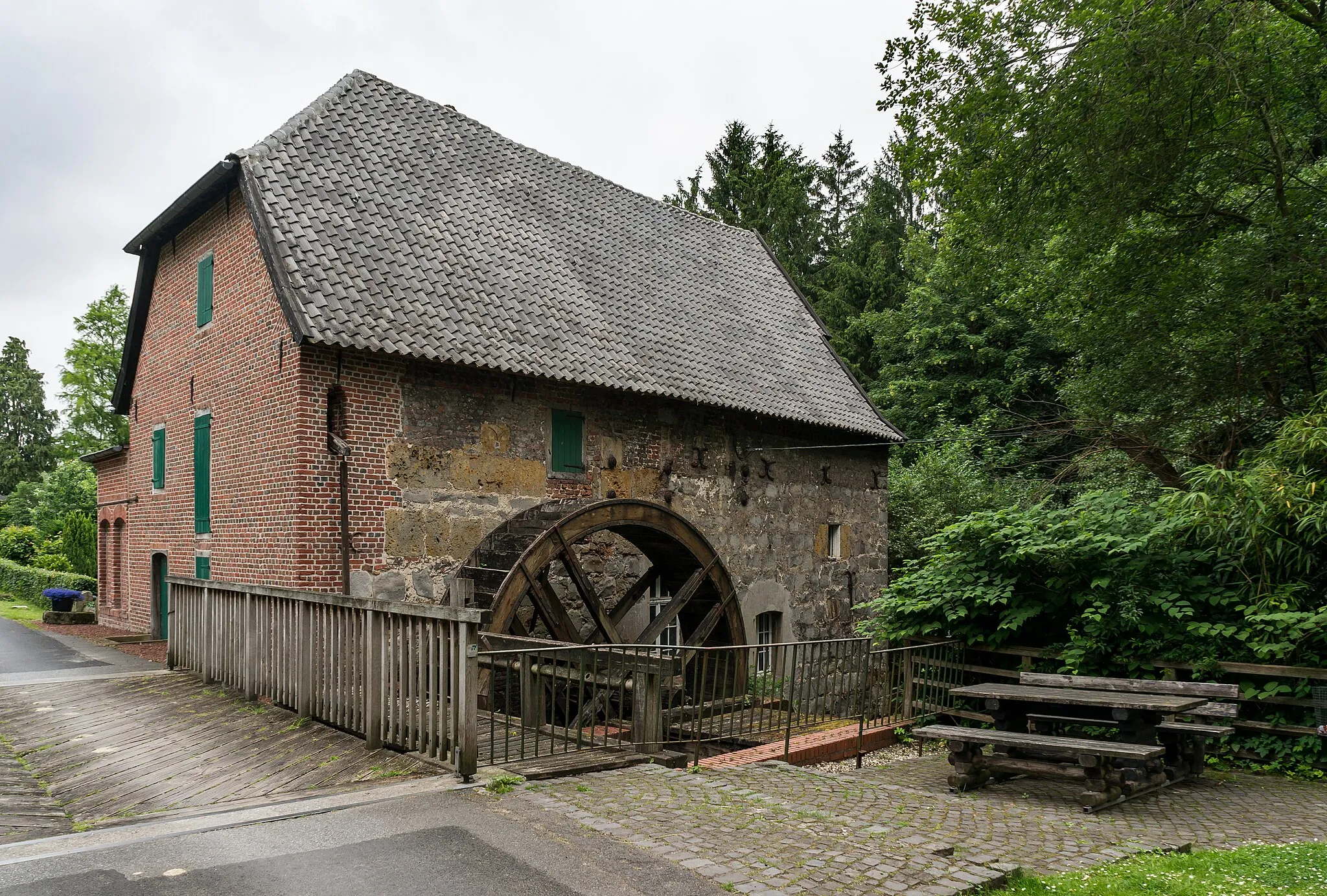 Photo showing: Mill at Gartrop Manor, Hünxe, North Rhine-Westphalia, Germany