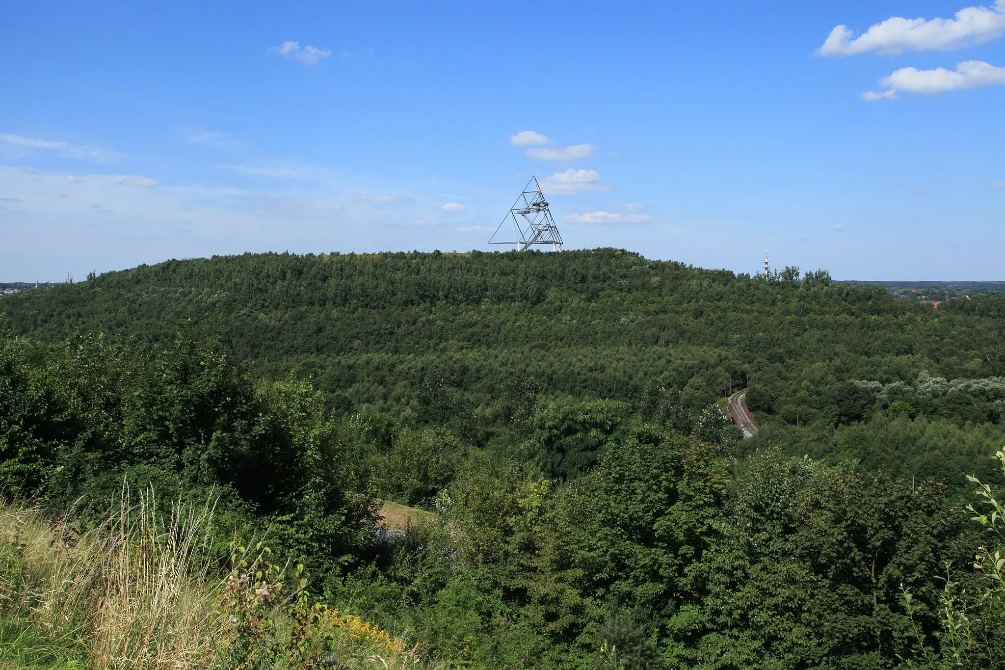 Photo showing: Blick von der Halde Prosperstraße auf die Halde Beckstraße in Bottrop