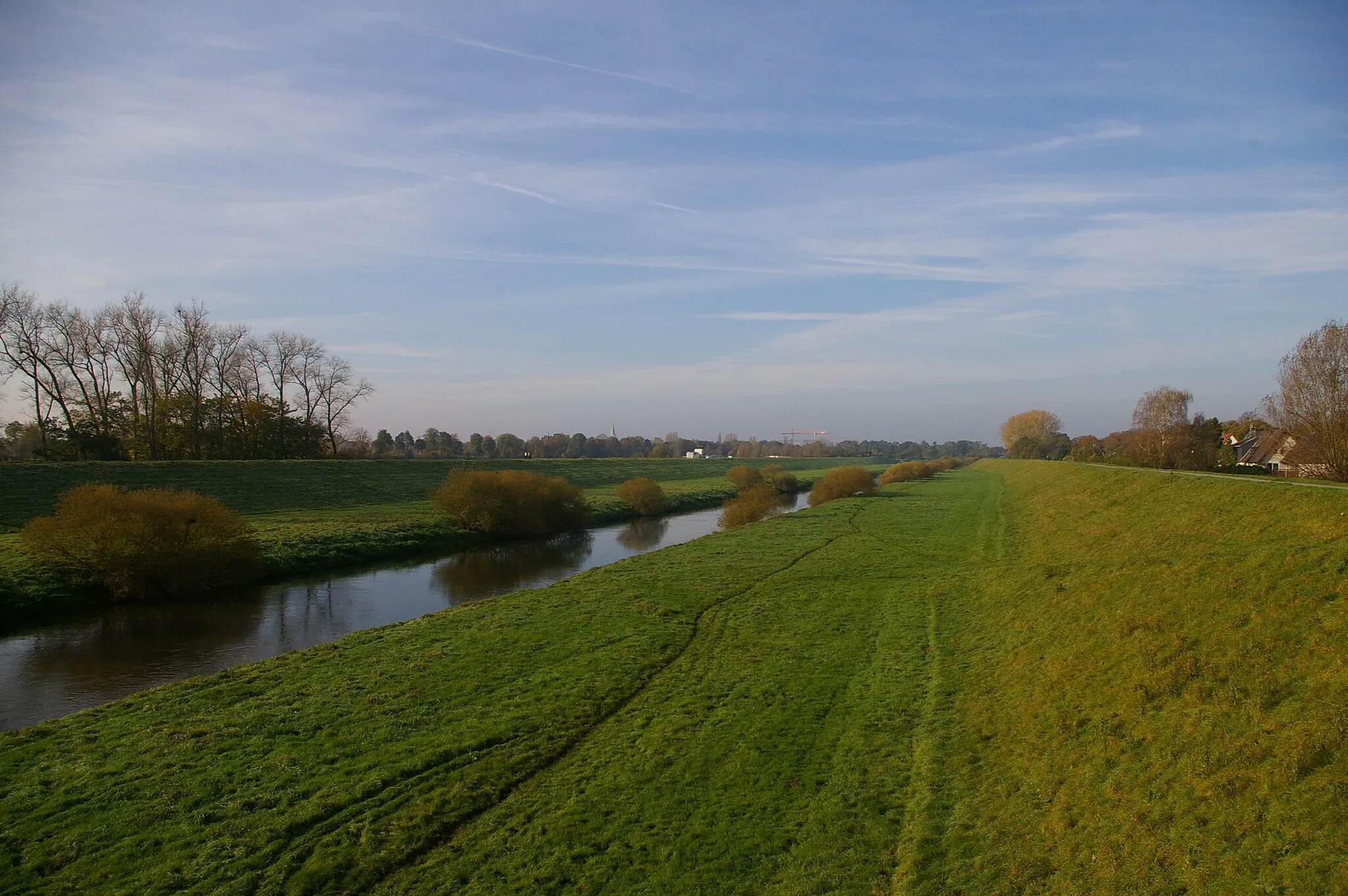 Photo showing: Begradigter Teil der Lippe in Hervest; Flussbett im Naturschutzgebiet „Lippeaue“ (NSG RE-029) in Dorsten