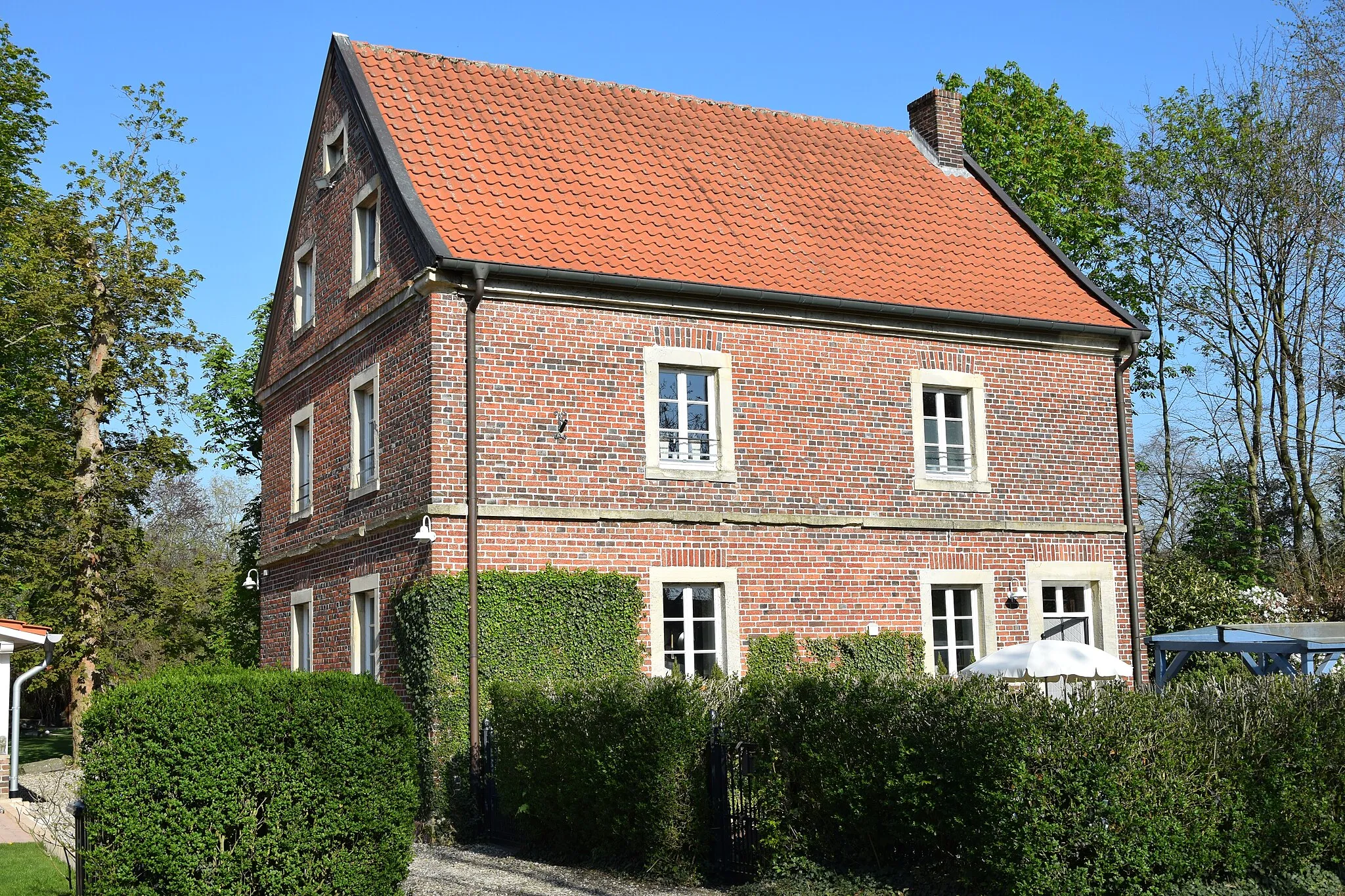 Photo showing: Denkmalgeschützter zweigeschossiger Backsteinspeicher im Ortsteil Osterwick der Gemeinde Rosendahl