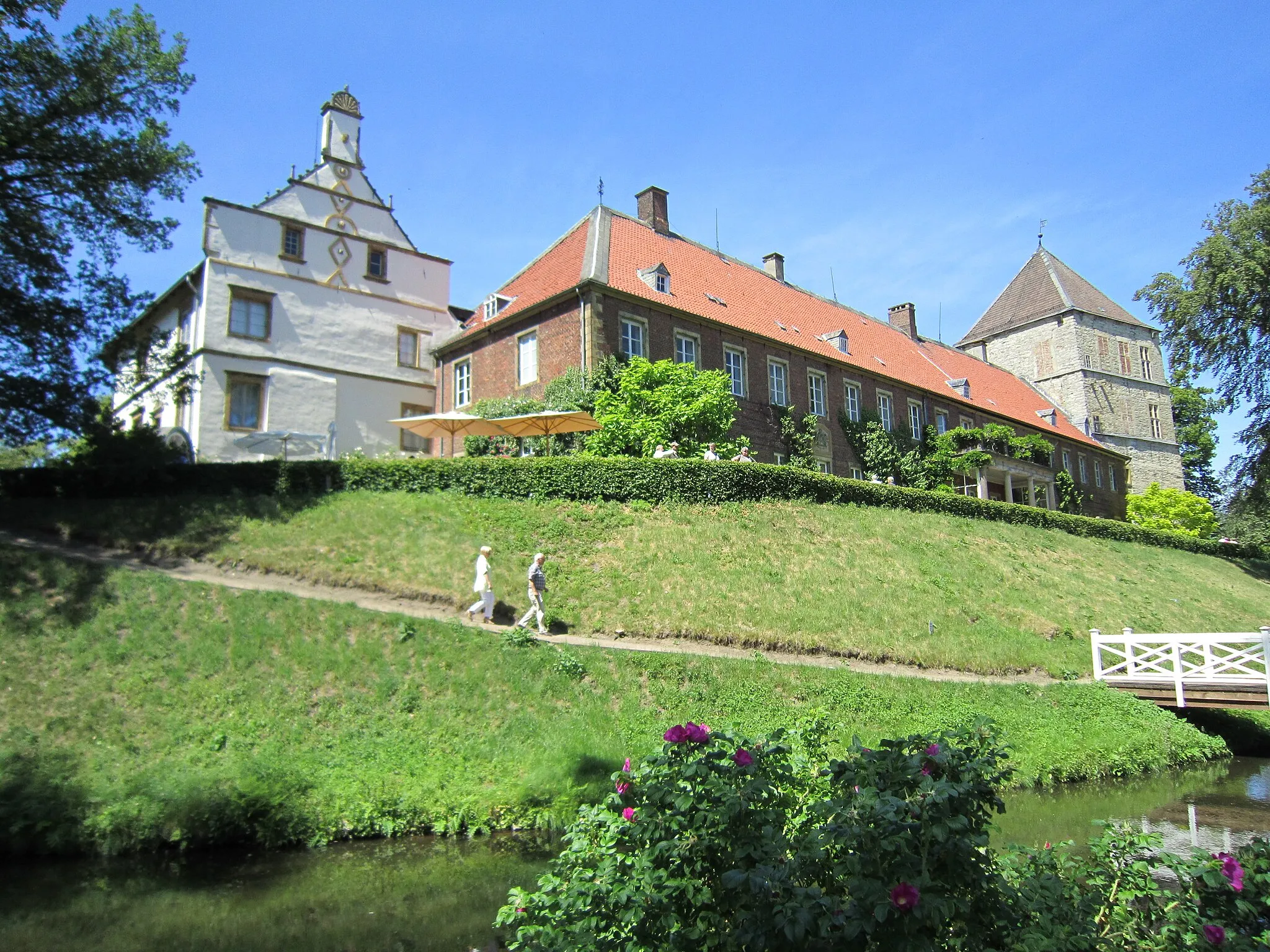 Photo showing: Schloss Rheda, Blick über die Gräfte