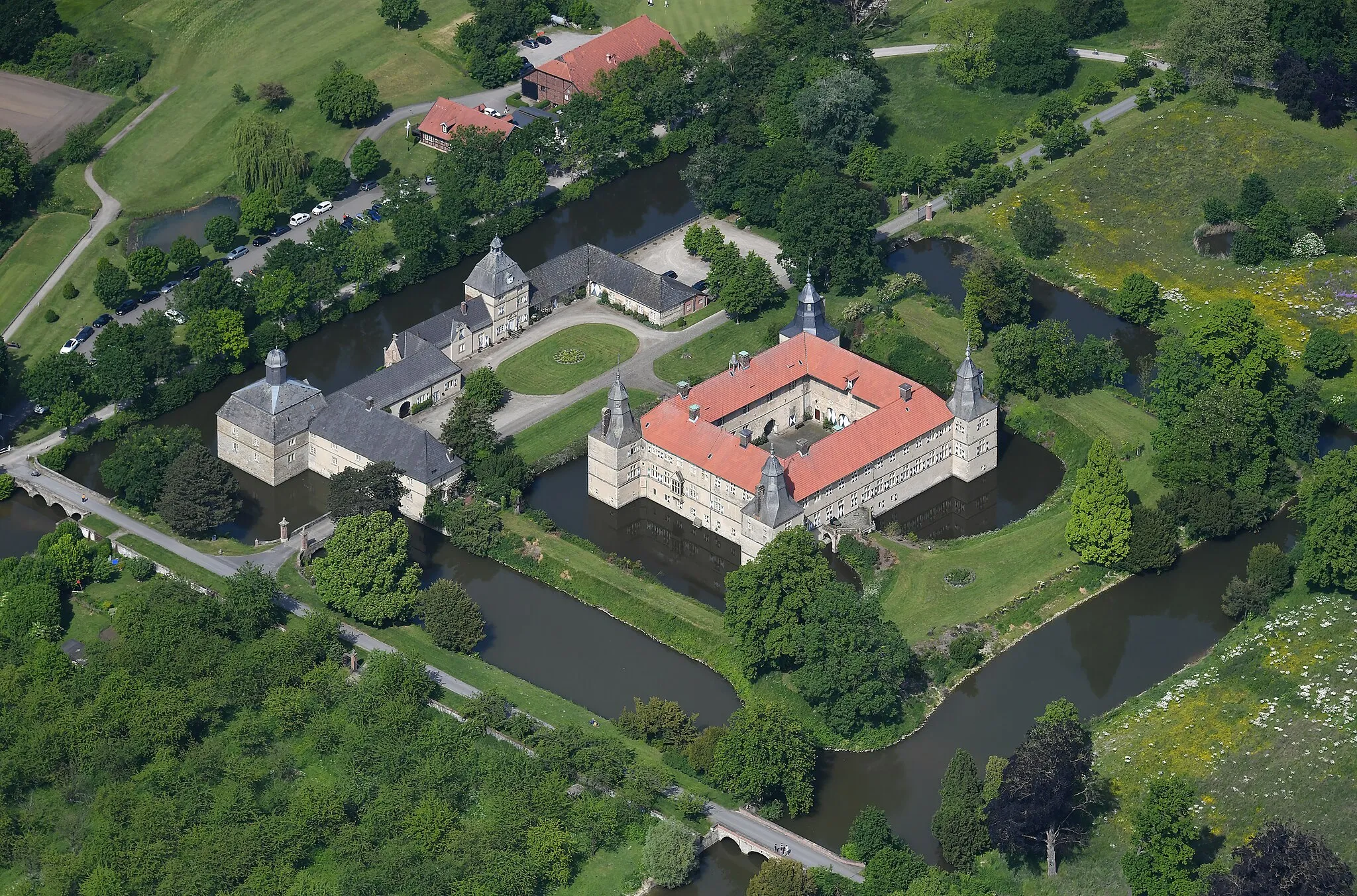 Photo showing: Aerial image of Schloss Westerwinkel (view from the southwest)