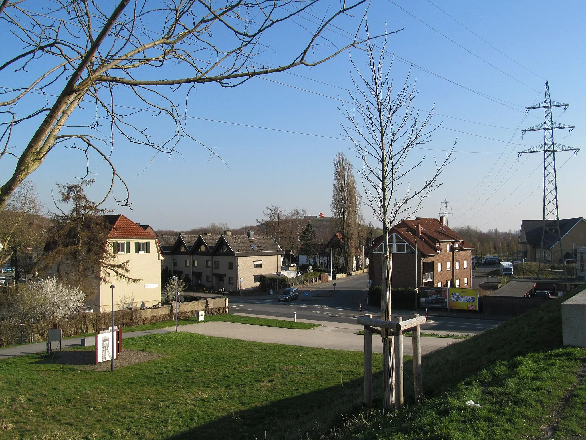 Photo showing: Blicke vom Lippepark zur Halde Humbert