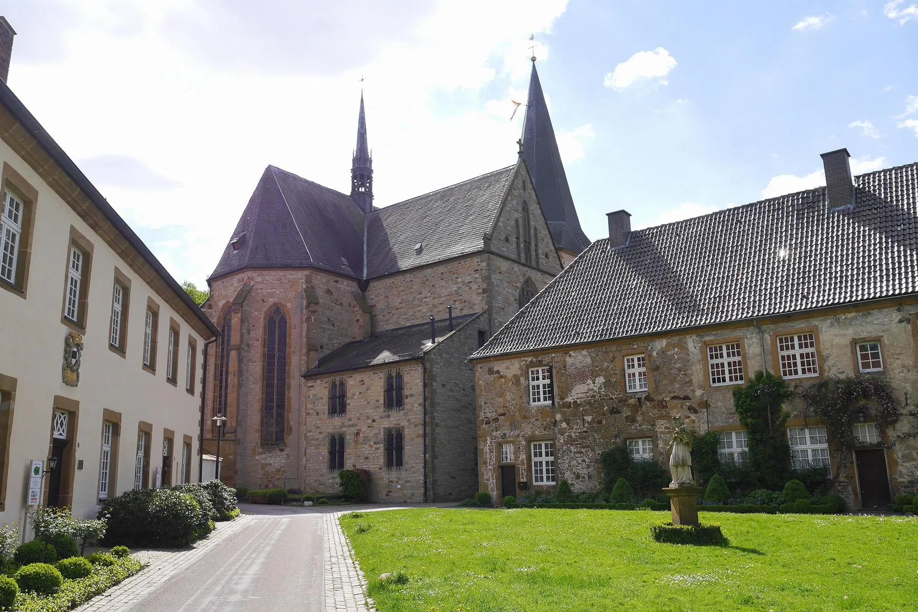 Photo showing: Pfarrkirche St.Christina und Konventshaus des ehemaligen Klosters in Herzebrock