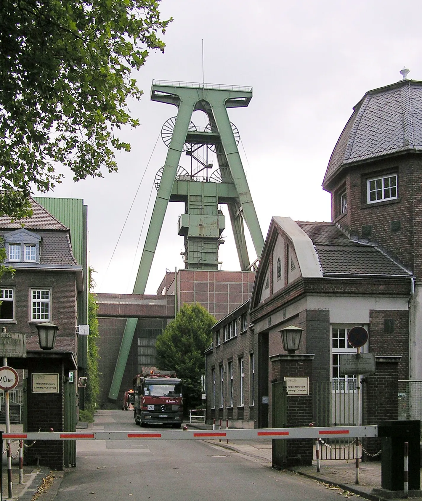 Photo showing: Pit 2 of the coal mine "Lohberg" in the German city Dinslaken in North Rhine-Westphalia
