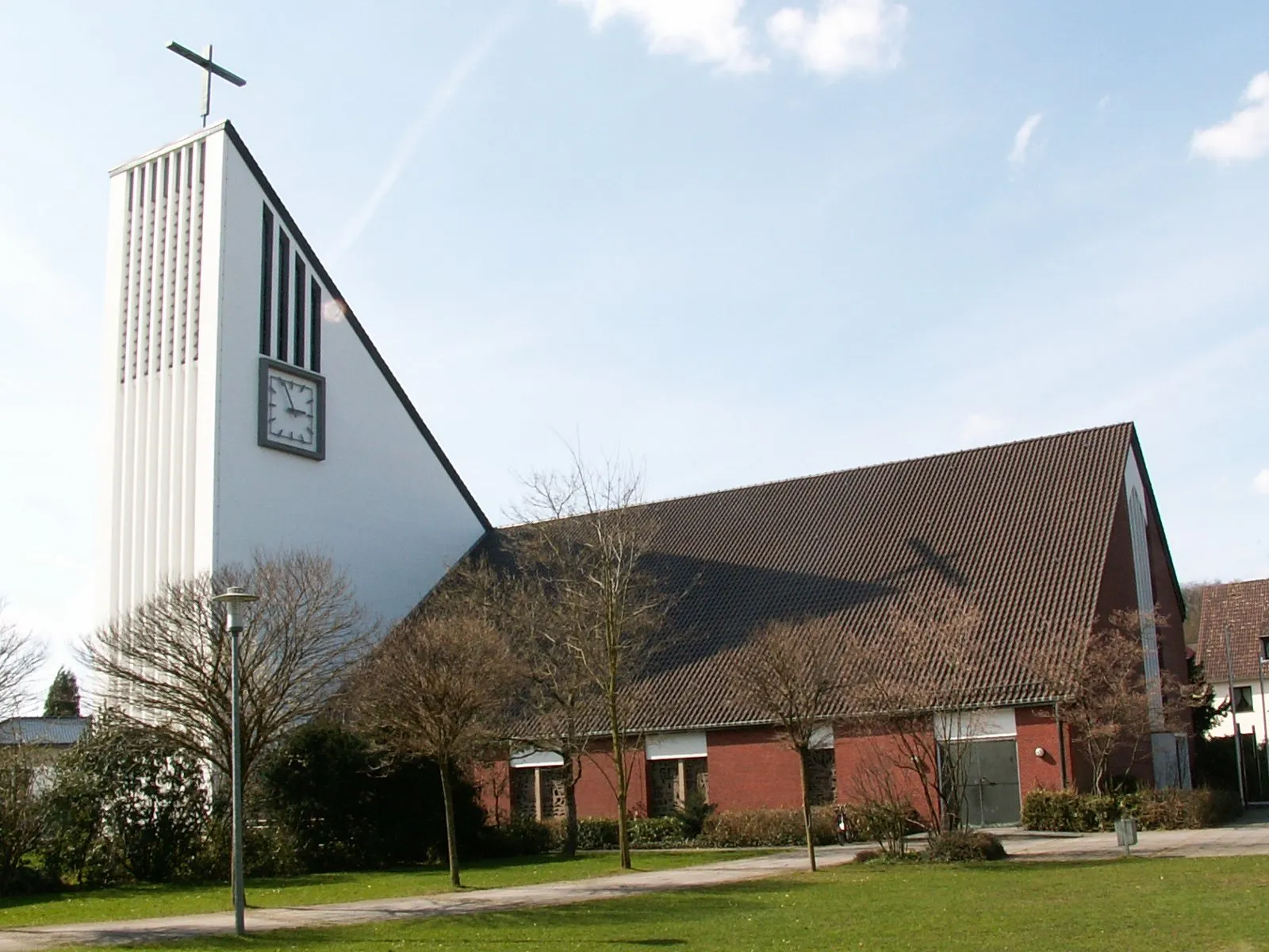 Photo showing: kath. Kirche St. Ansgar in Osnabrück, Stadtteil Nahne, Ansicht von Südosten