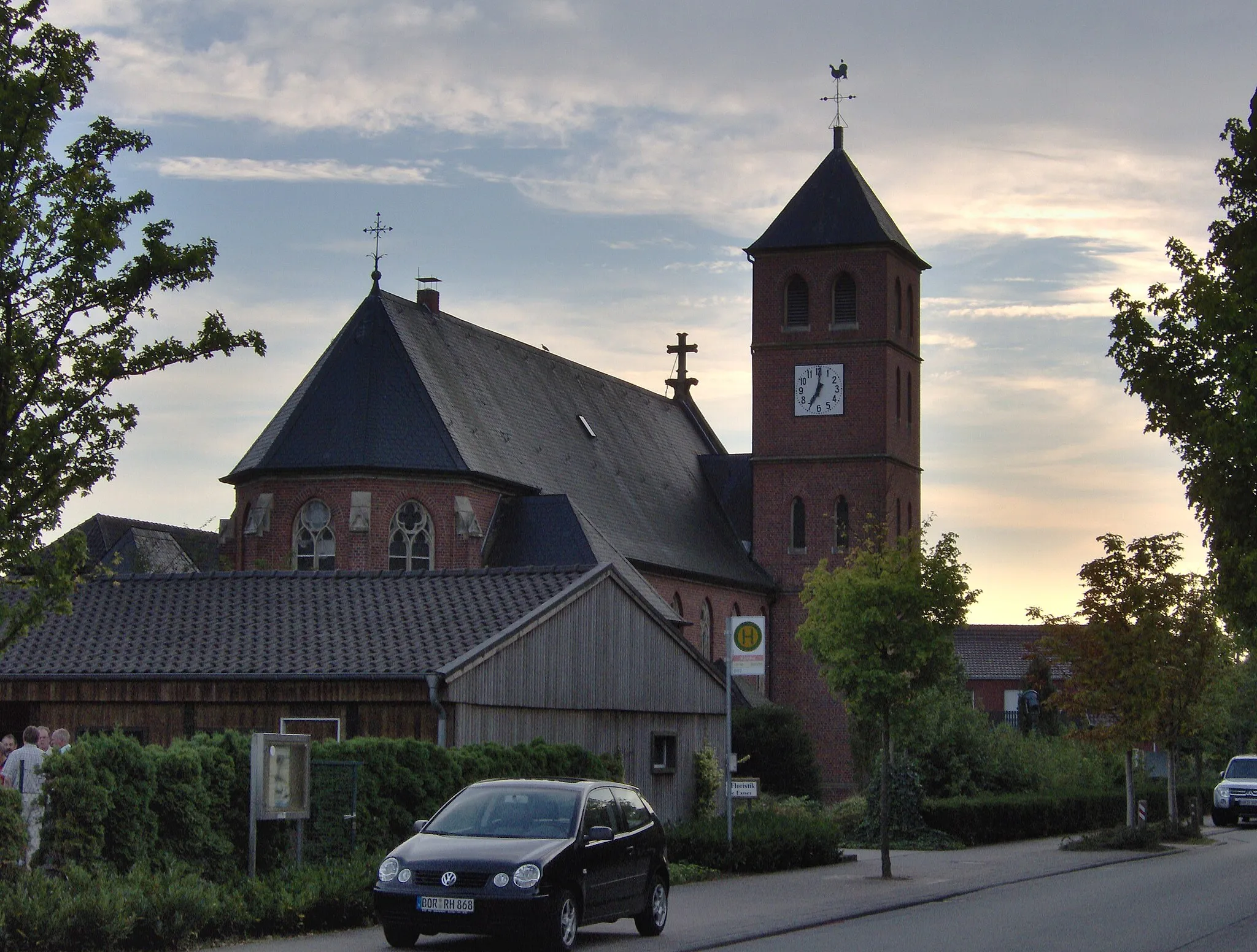 Photo showing: The St. Karl Borromäus Kirche (Saint Charles Borromeo Church) in the hamlet of Büren, municipality of Stadtlohn in North Rhine-Westphalia, Germany. Built in 1914
