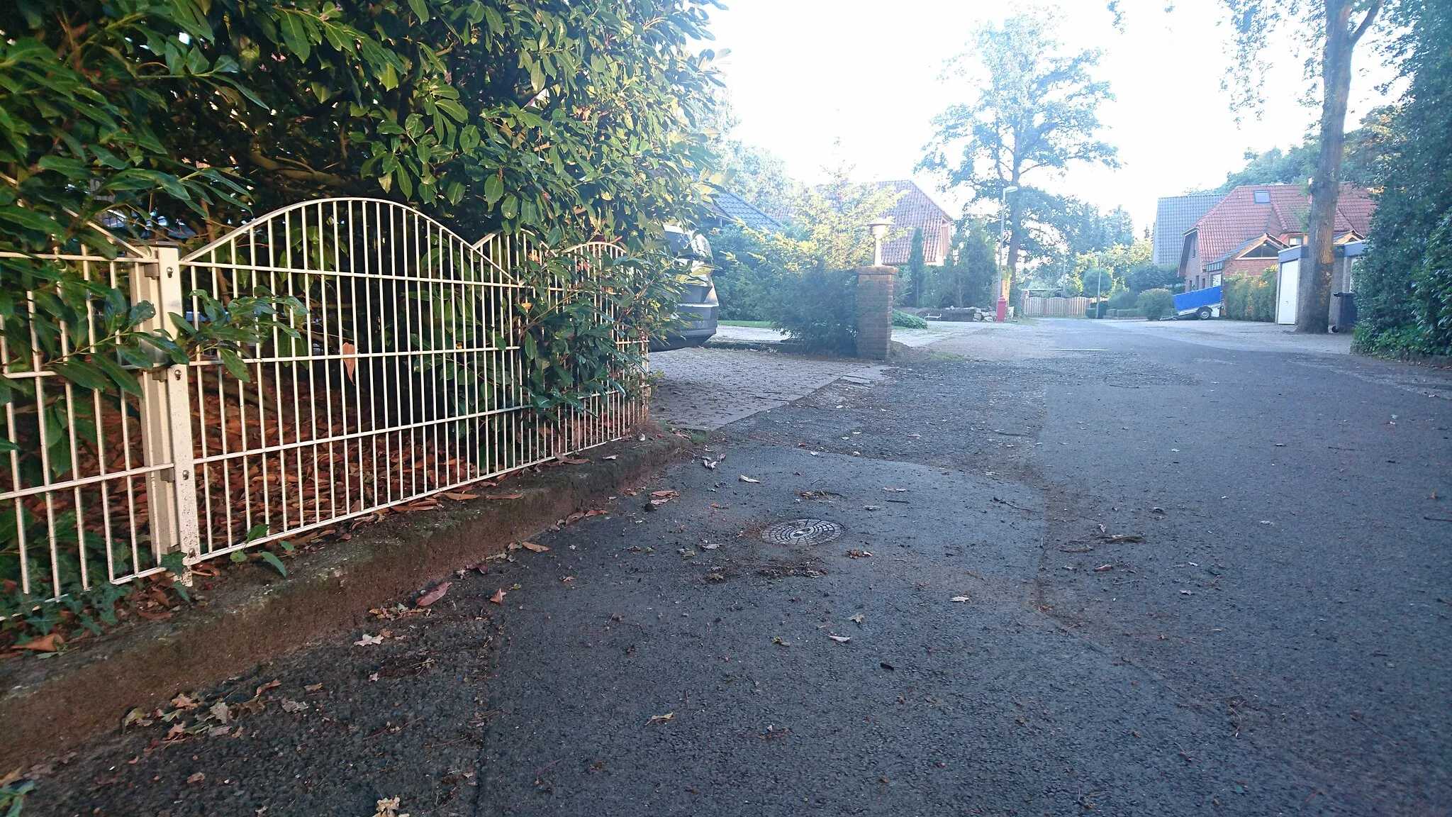 Photo showing: This fire-fighting facility can be inspected and edited within OsmHydrant (show).

English | français | +/−