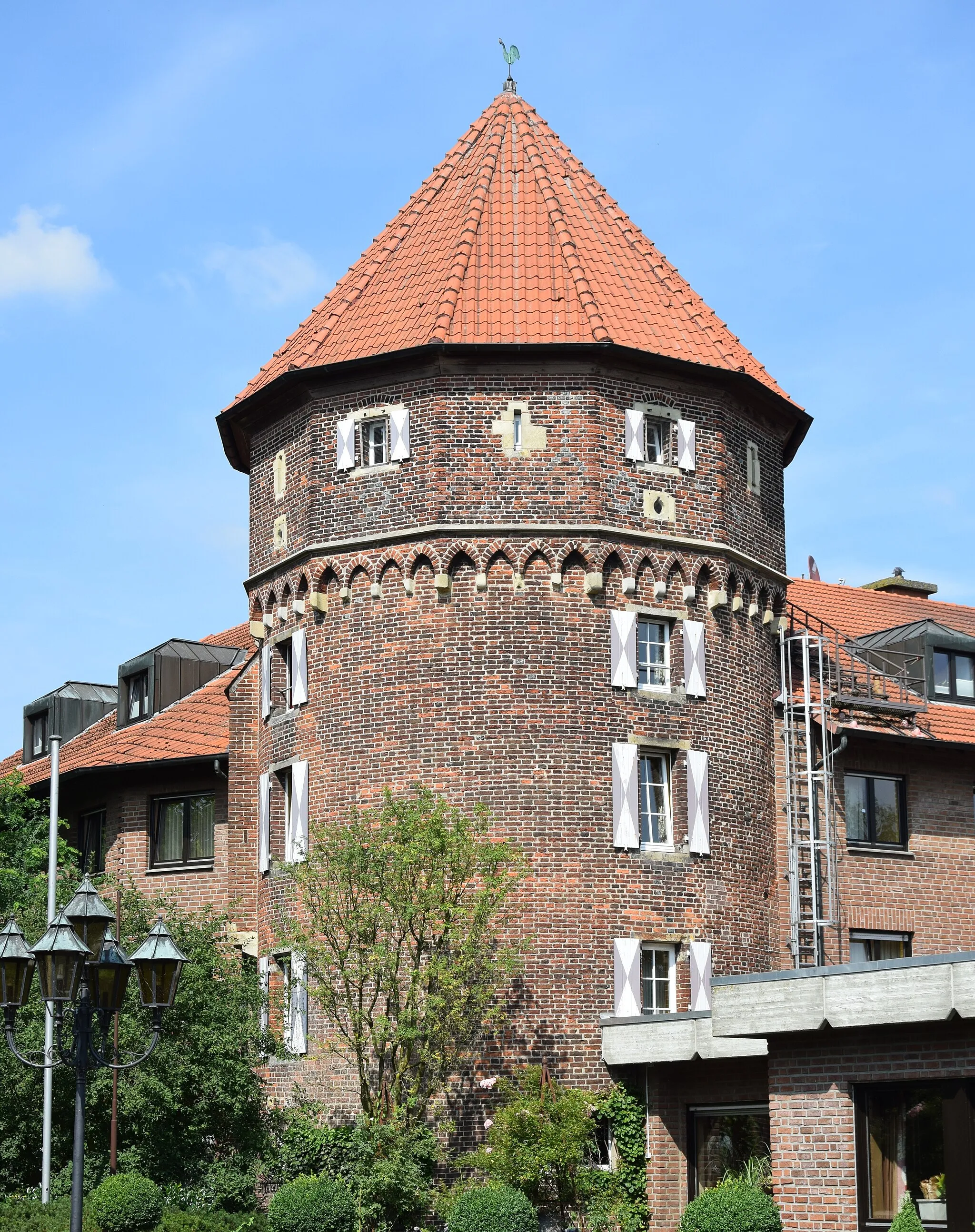 Photo showing: Denkmalgeschützter Burgturm des Hotel Pass in Südlohn/Oeding
