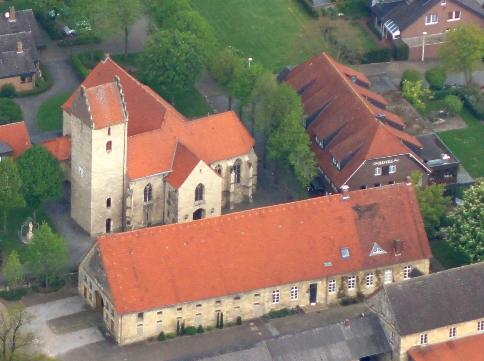 Photo showing: Luftbild der Kirche St. Bonifatius in Nottuln-Schapdetten