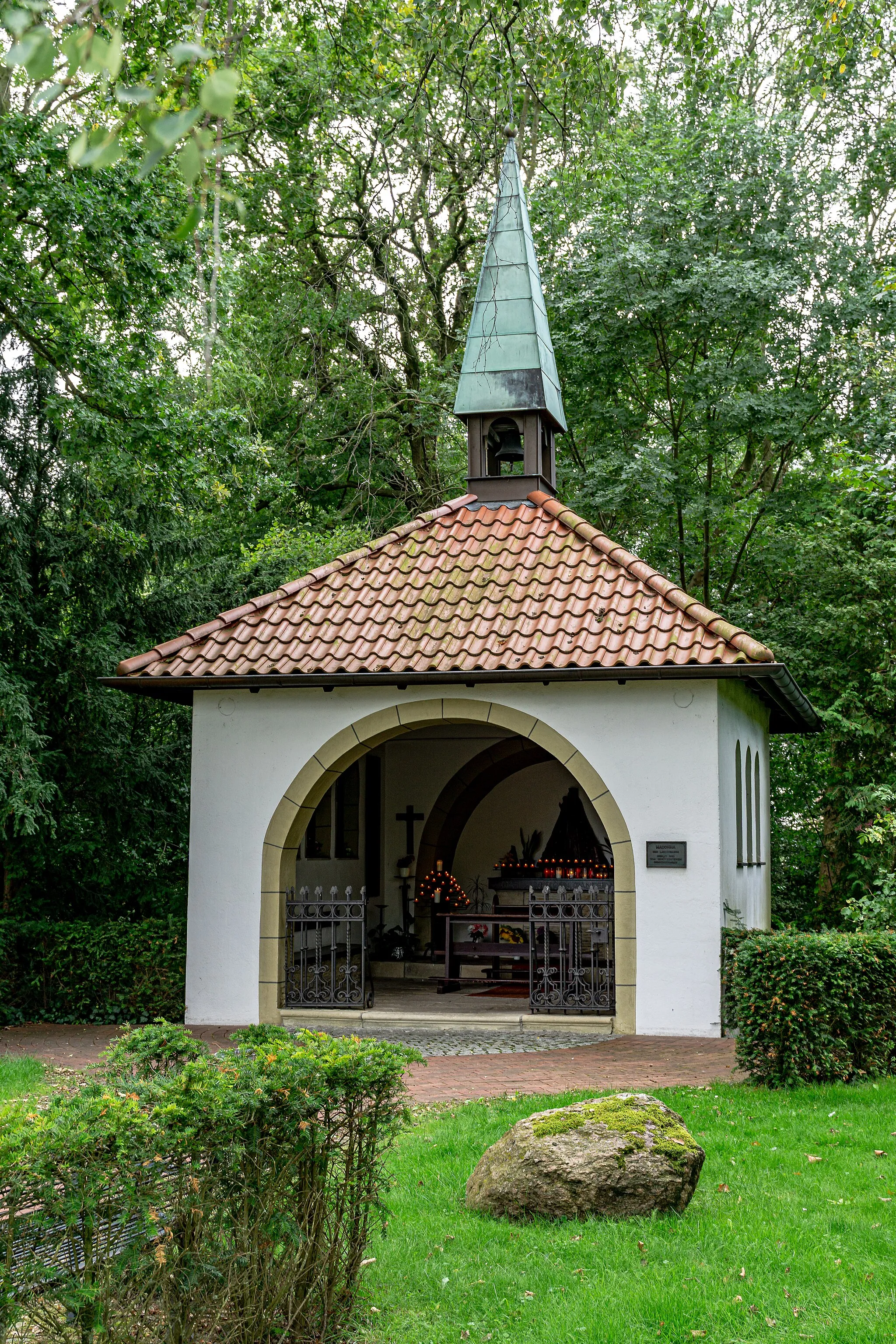 Photo showing: Altenberge, L 510: Kraftfahrerkapelle "Madonna der Landstraße", nicht in Denkmalliste eingetragen