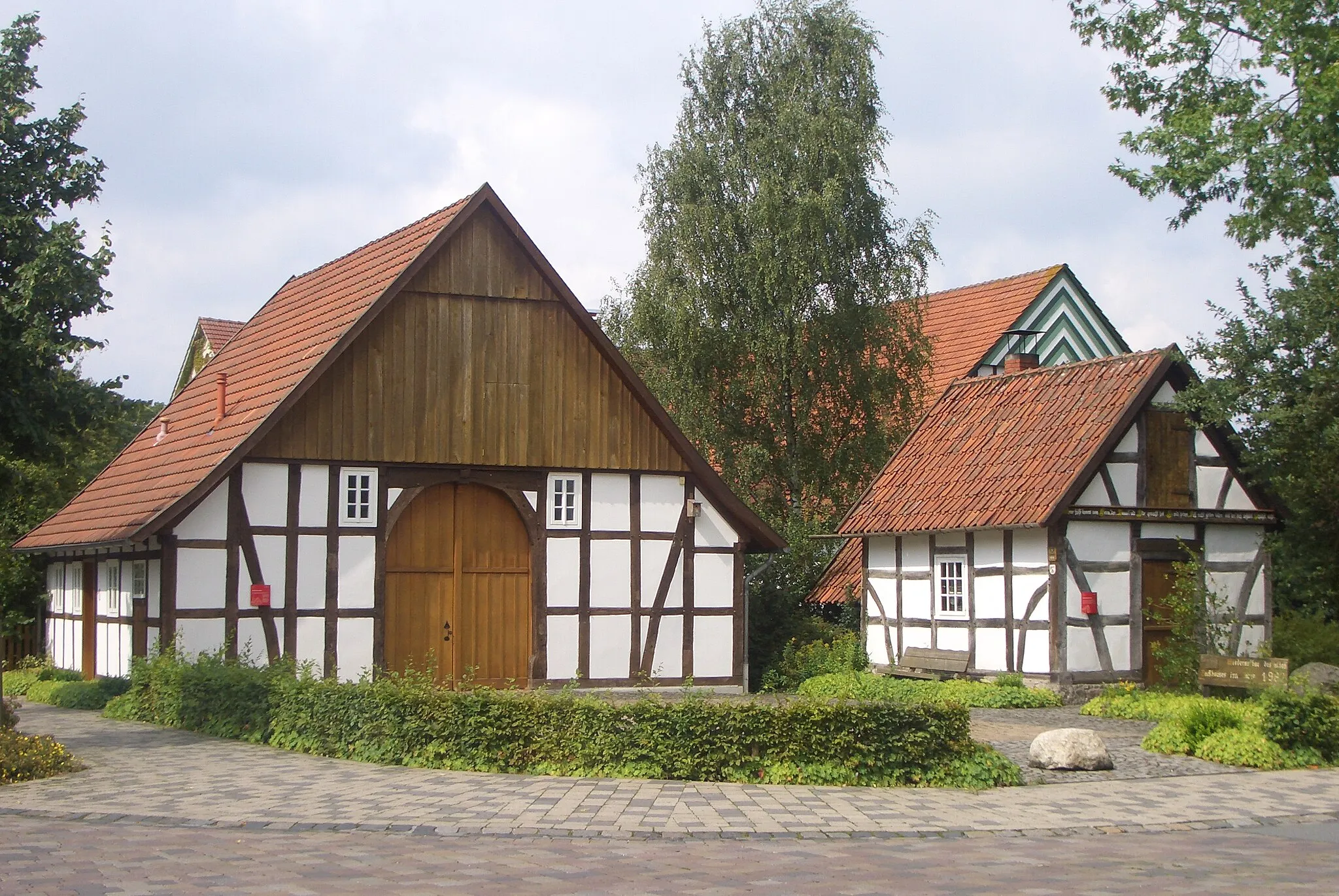 Photo showing: Dorfgemeinschaftshaus und Backhaus