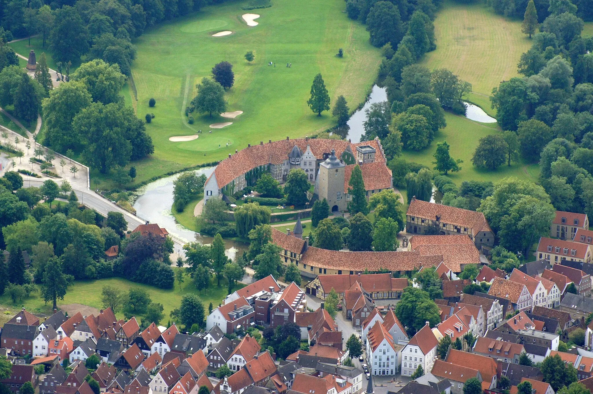 Photo showing: Schloss Burgsteinfurt is a castle in Steinfurt, district of Steinfurt in North Rhine-Westphalia, Germany.