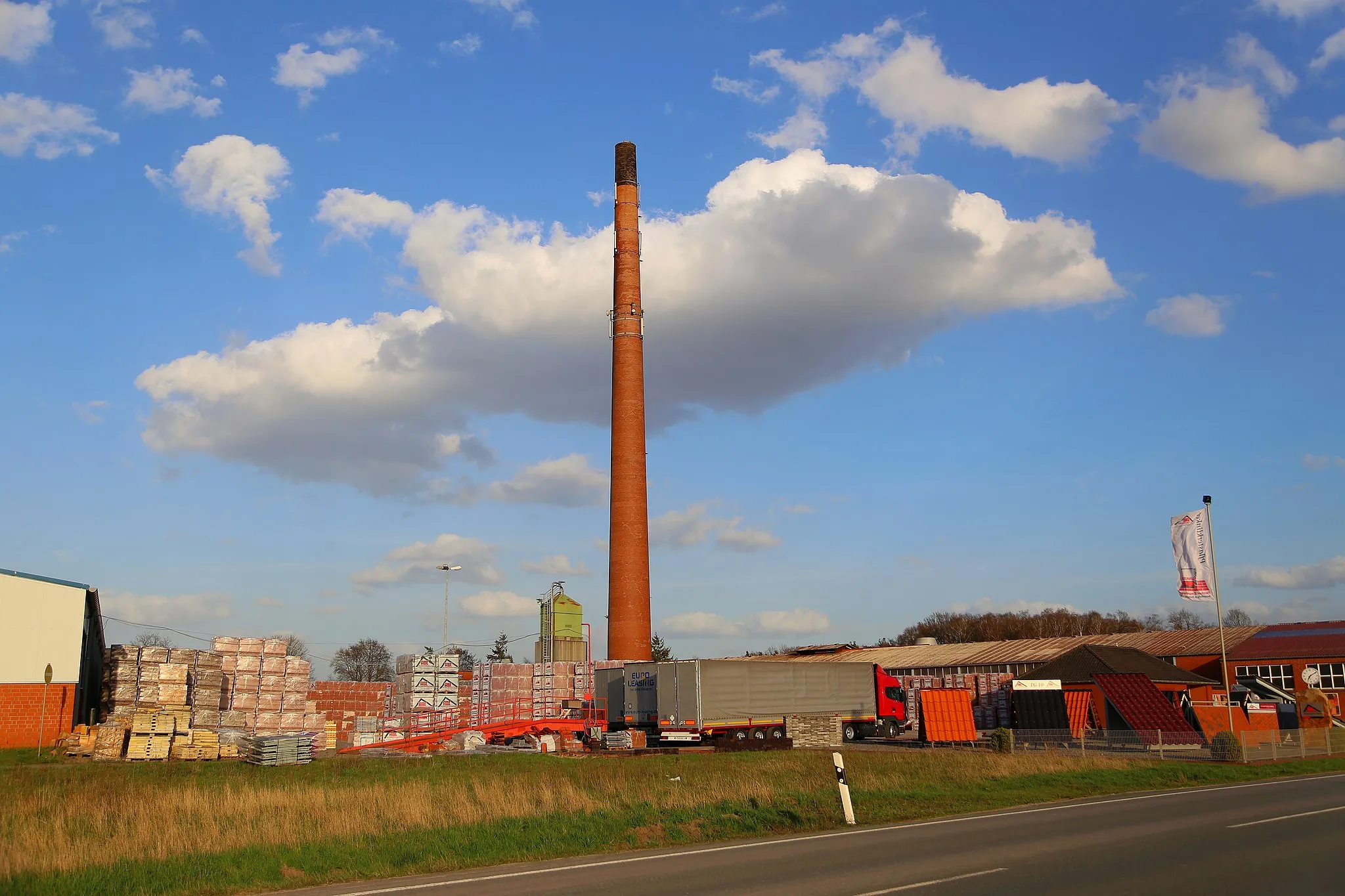 Photo showing: Recker Ziegelwerk Berentelg & Hebrok OHG, Produktionsstätte der ABC-Klinkergruppe, in Recke-Espel, Kreis Steinfurt, Nordrhein-Westfalen, Deutschland.