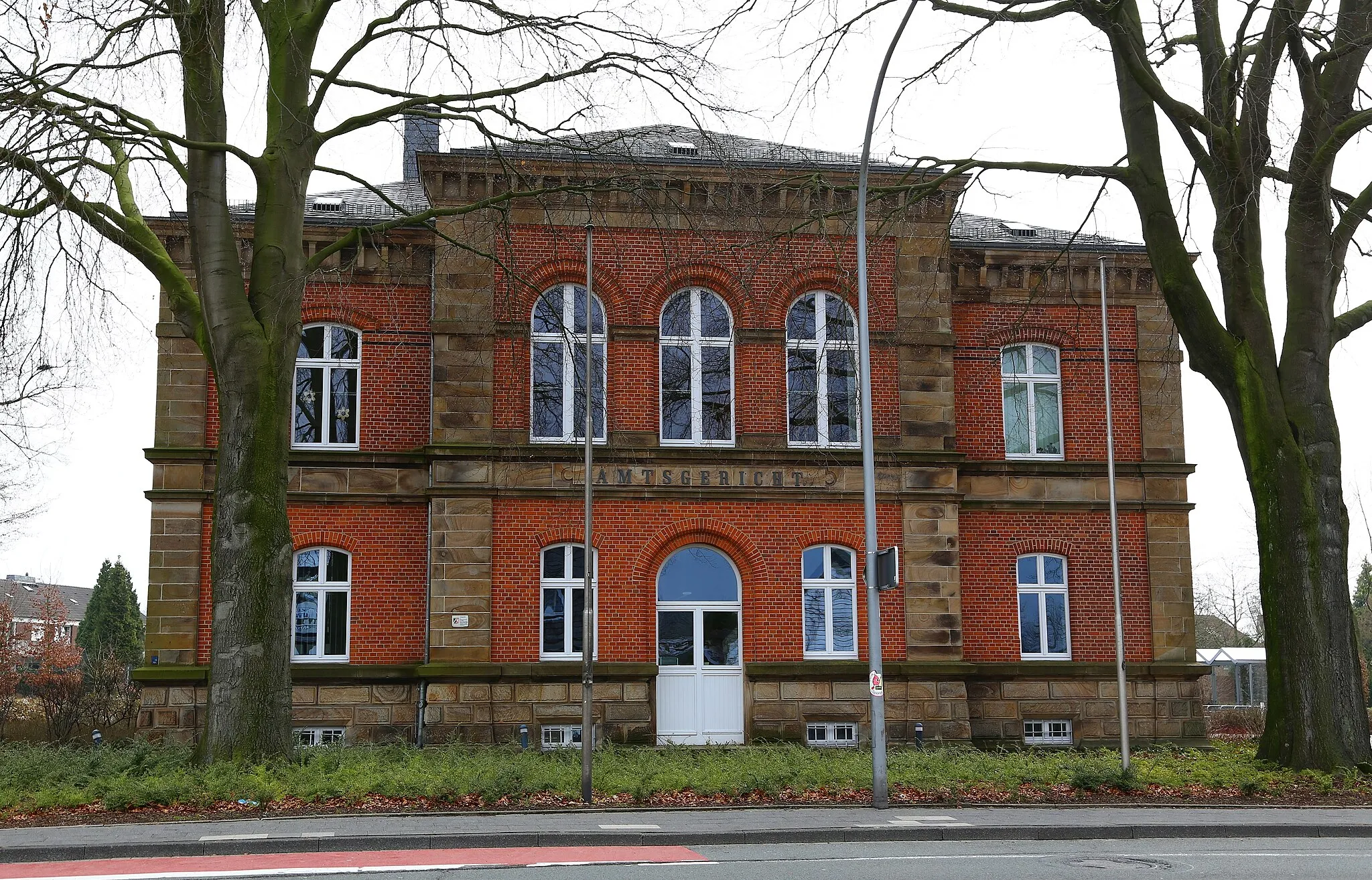 Photo showing: Ibbenbüren Courthouse (Amtsgericht Ibbenbüren) in Ibbenbüren, Kreis Steinfurt, North Rhine-Westphalia, Germany. The building is a listed cultural heritage monument.