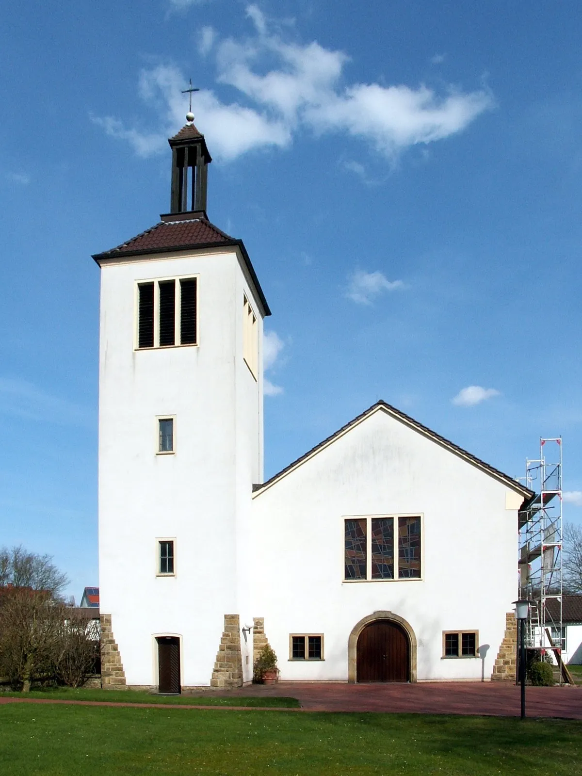 Photo showing: ev. Martinskirche in Osnabrück, Stadtteil Hellern, Ansicht von Westen