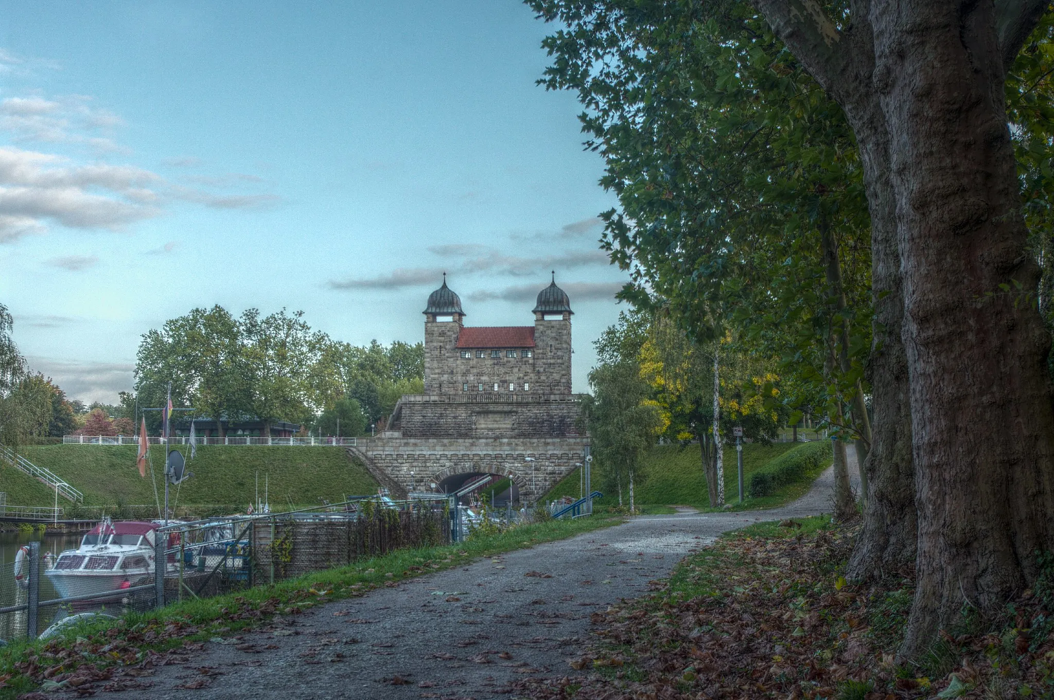 Photo showing: Alte Schachtschleuse im Schleusenpark Waltrop.