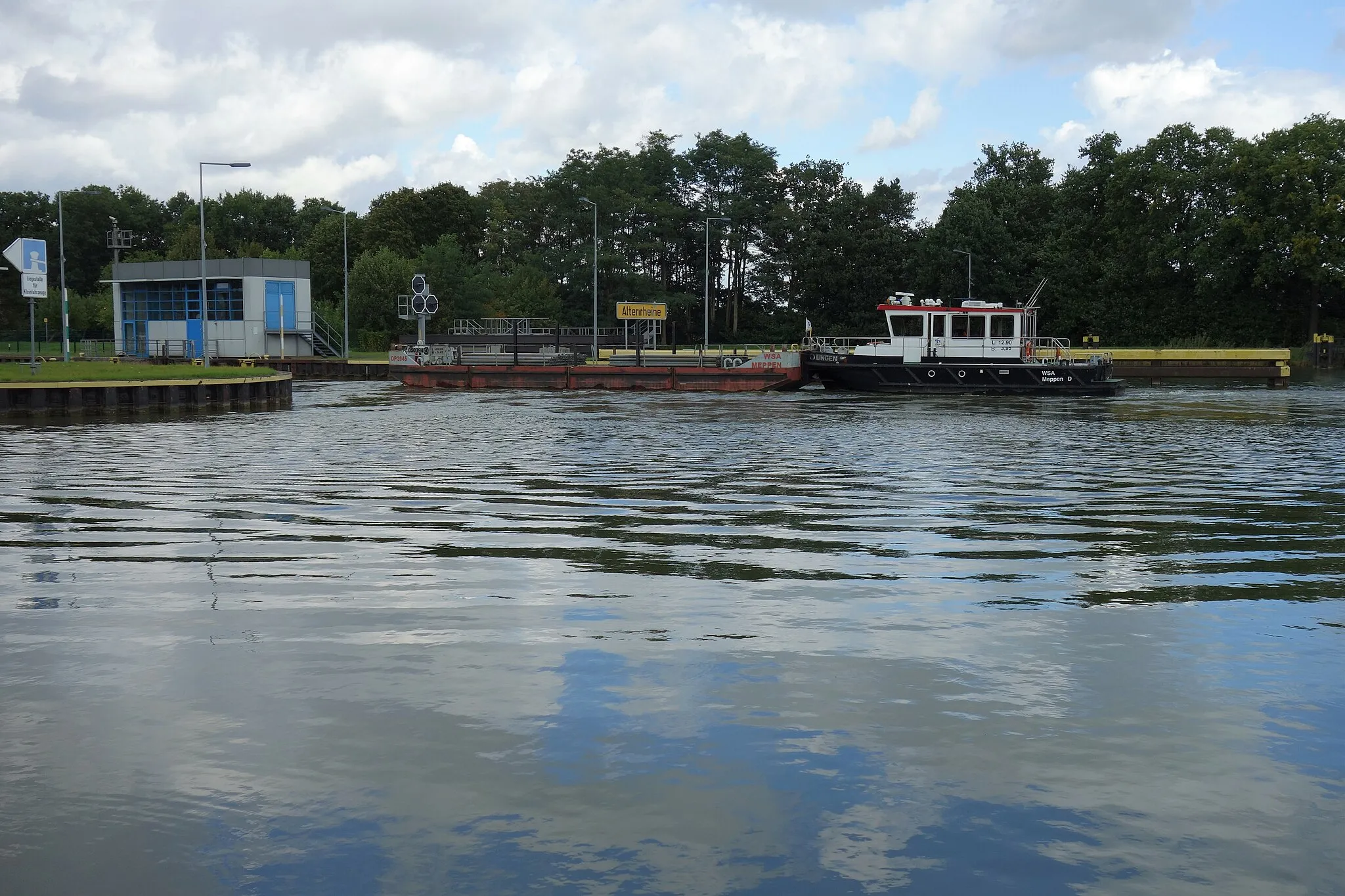 Photo showing: Service vessel Lingen entering Altenrheine lock