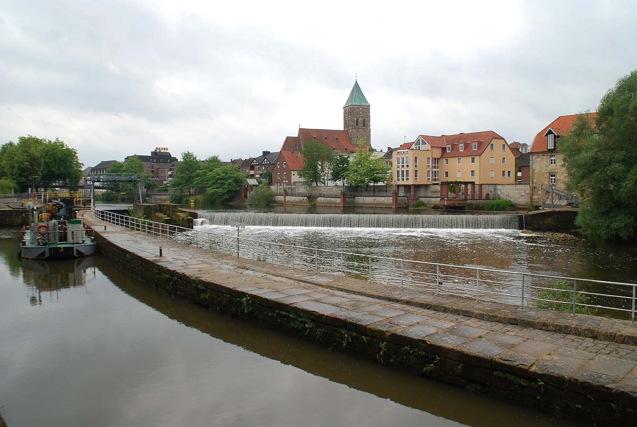 Photo showing: Emswehr in Rheine, Stadtkirche im Hintergrund