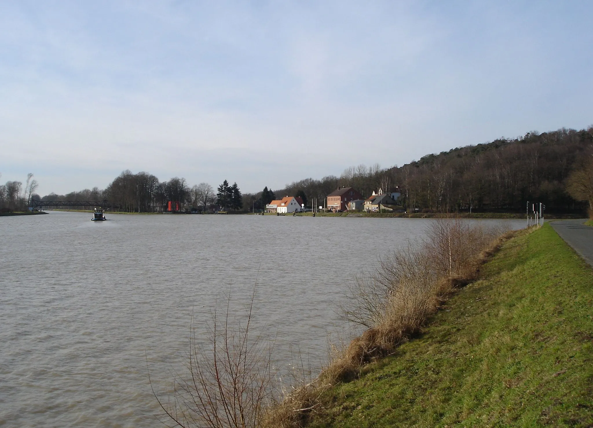 Photo showing: The so called "Nasse Dreieck", Hörstel, Germany. Junction of Dortmund-Ems-Kanal on the left and Mittellandkanal on the right.