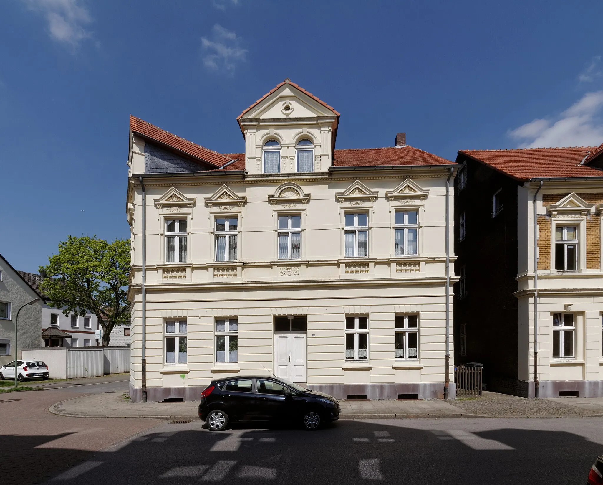 Photo showing: Bochum, Kirchstr. 14; zweigeschossiges Gebäude mit Satteldach unter Einfluss der Neorenaissance