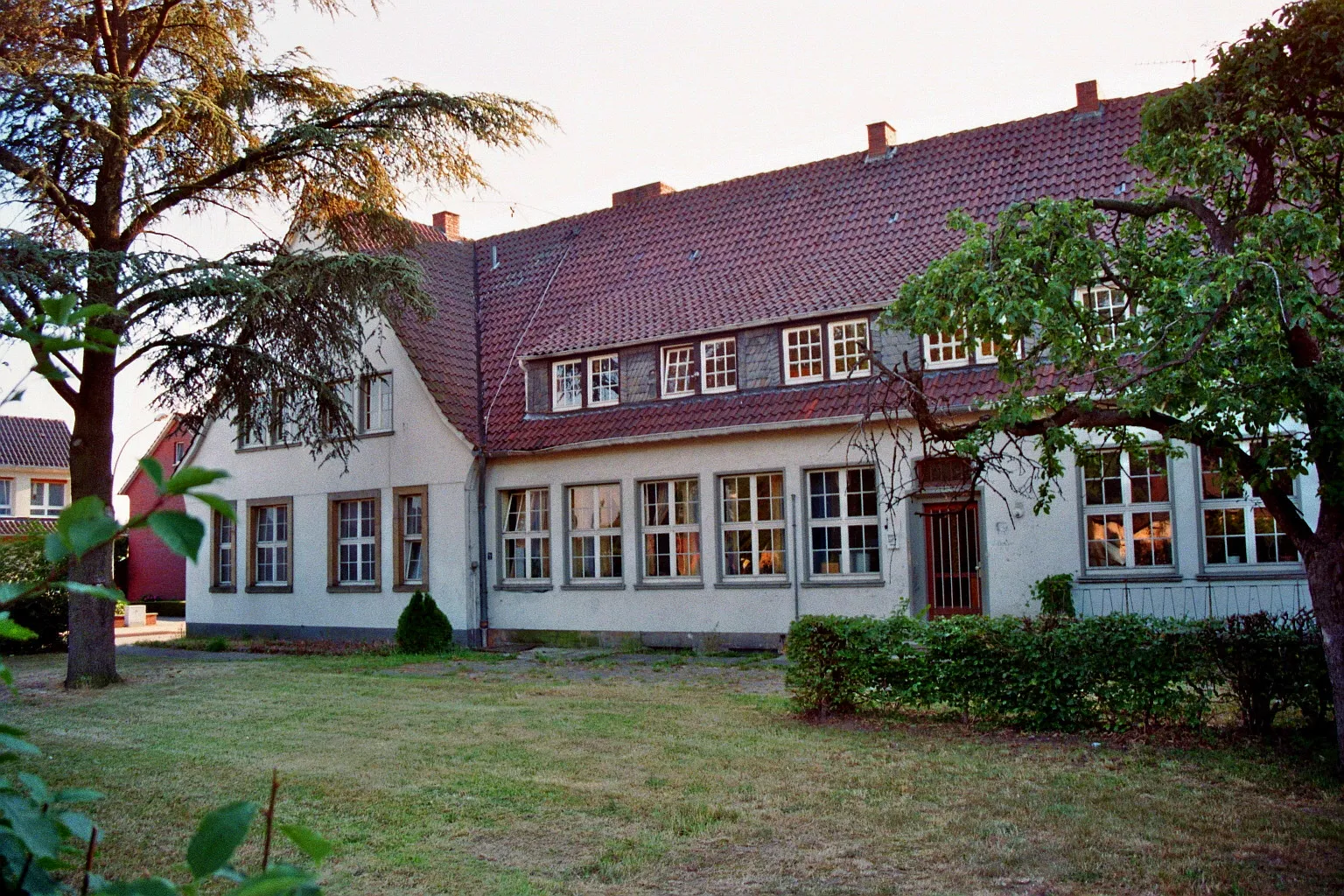 Photo showing: Former school in Riesenbeck-Birgte, borough of Hörstel, Kreis Steinfurt, North Rhine-Westphalia, Germany.