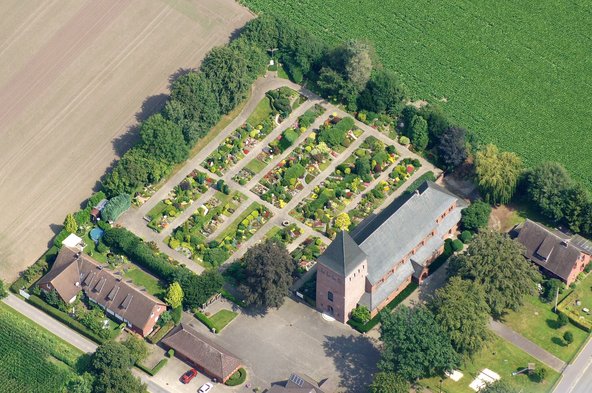 Photo showing: Borkenwirthe, Hl. Kreuz, bei Borken in Westfalen. Das Bild entstand während des Münsterland-Fotoflugs am 20. Juli 2014.