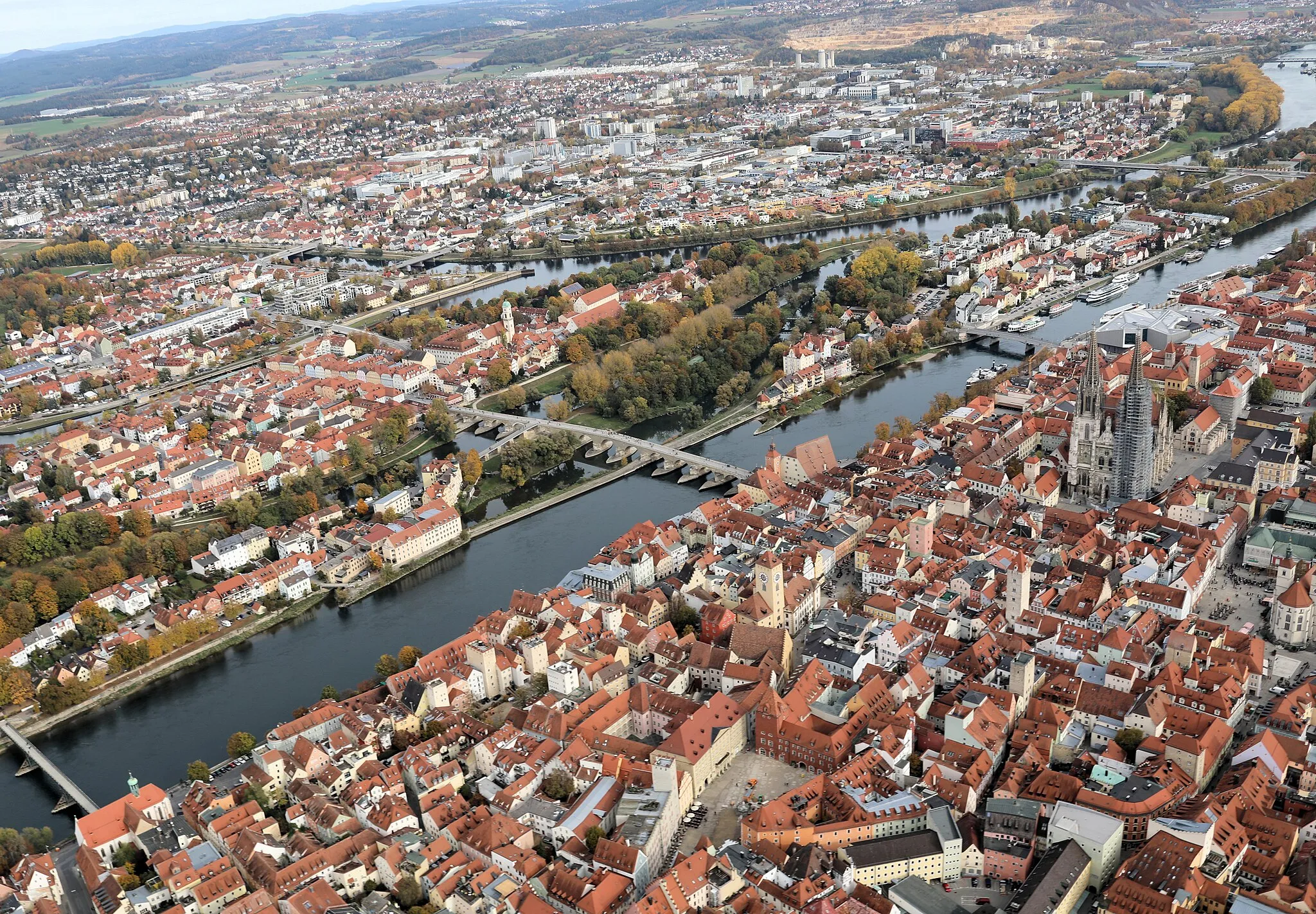 Photo showing: Historischer Stadtkern von Regensburg mit Fluss Donau, Unterer Wöhrd, Stadtamhof; Regensburg, Oberpfalz, Bayern