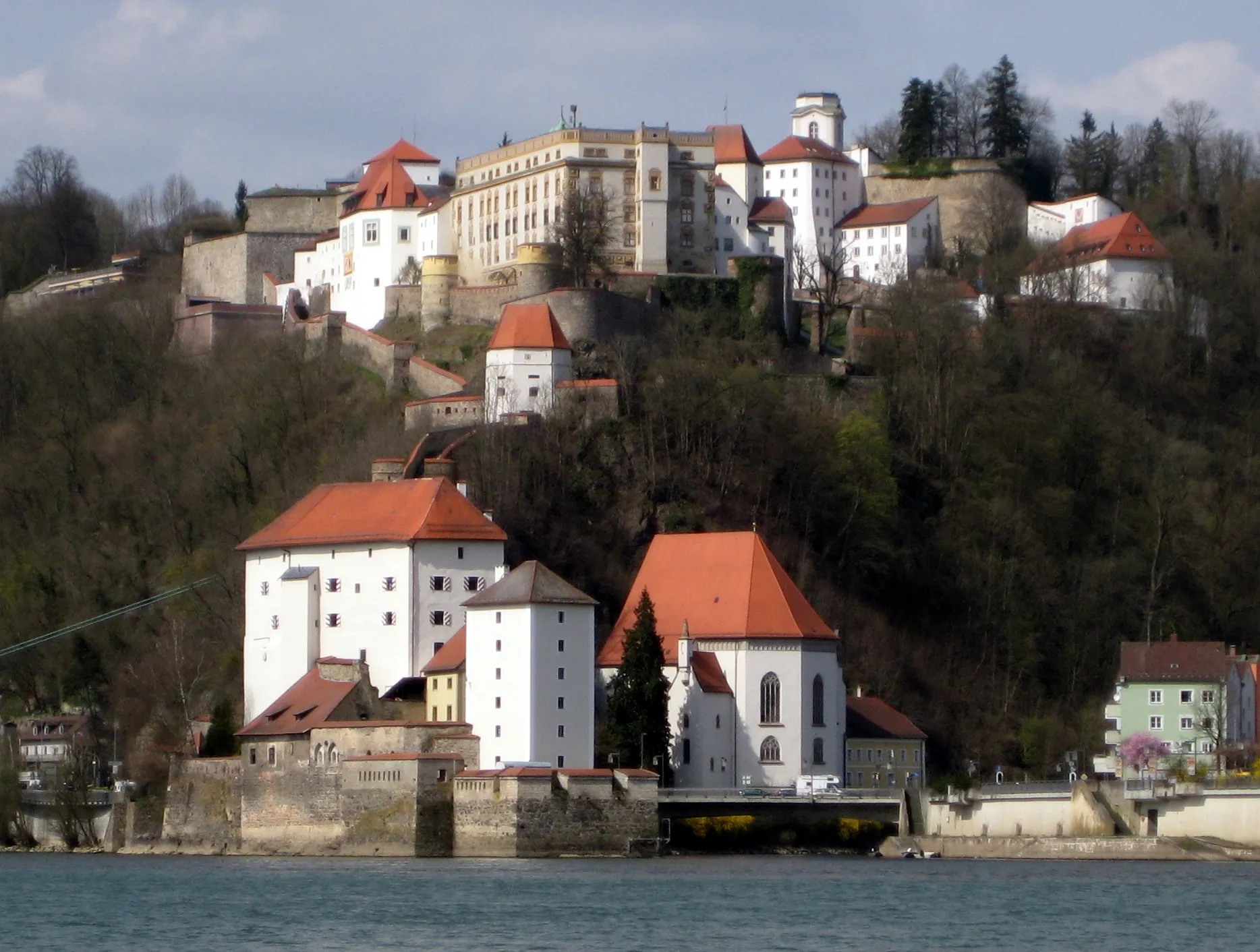 Photo showing: Passau (Veste Oberhaus, Veste Niederhaus, Wallfahrtskirche St. Salvator)