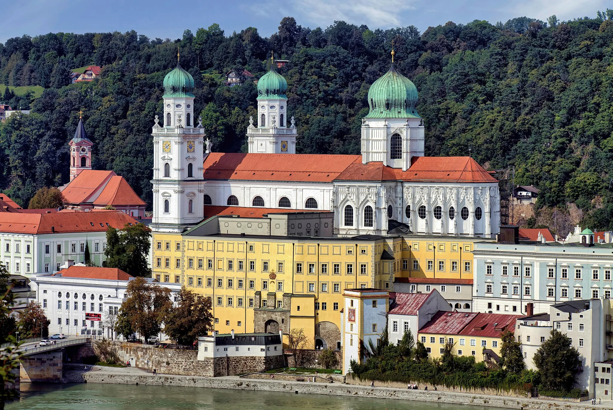 Photo showing: Alte Residenz und Passauer Dom, Blick über den Inn von Mariahilf