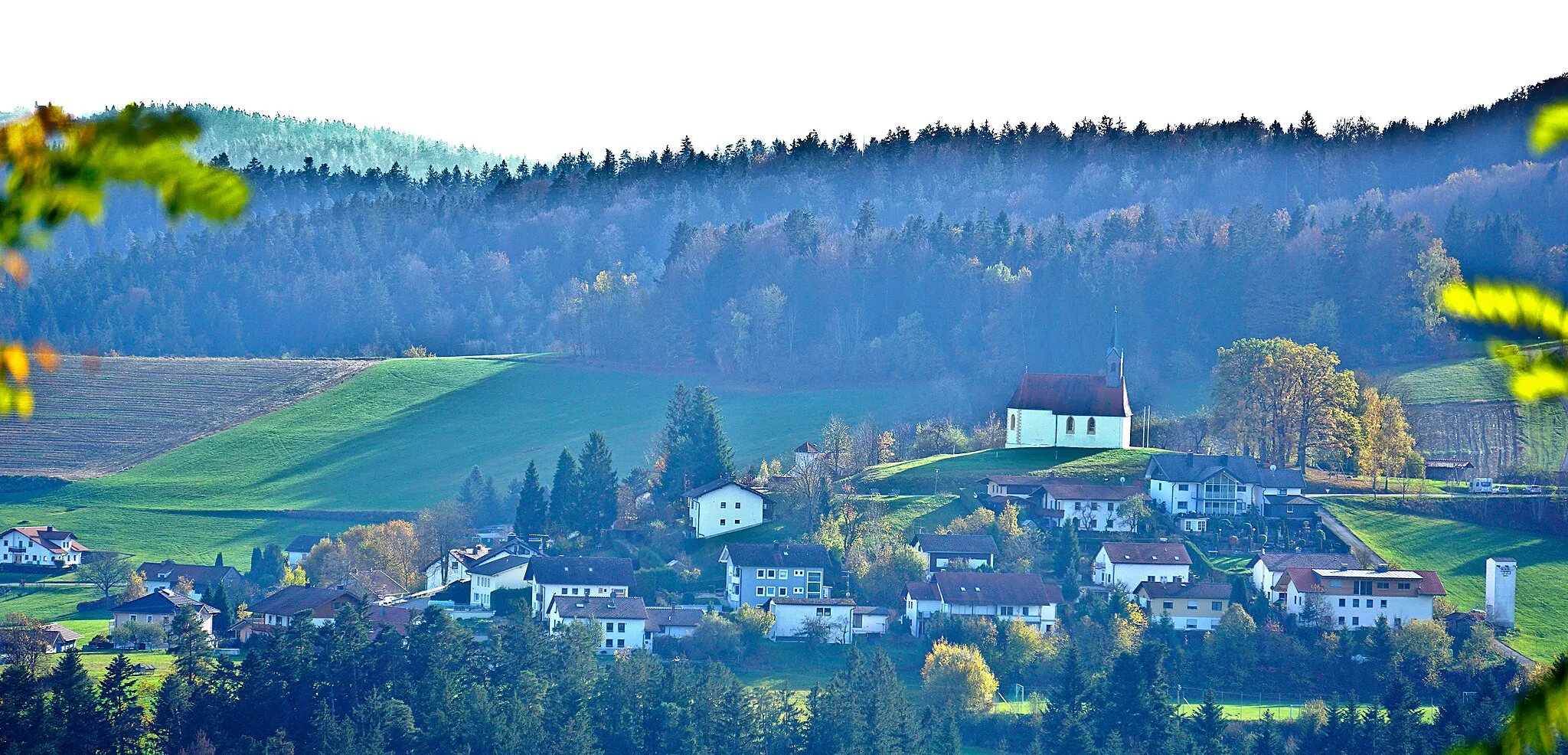 Photo showing: Kirchberg (Schönberg) vom Norden aus.