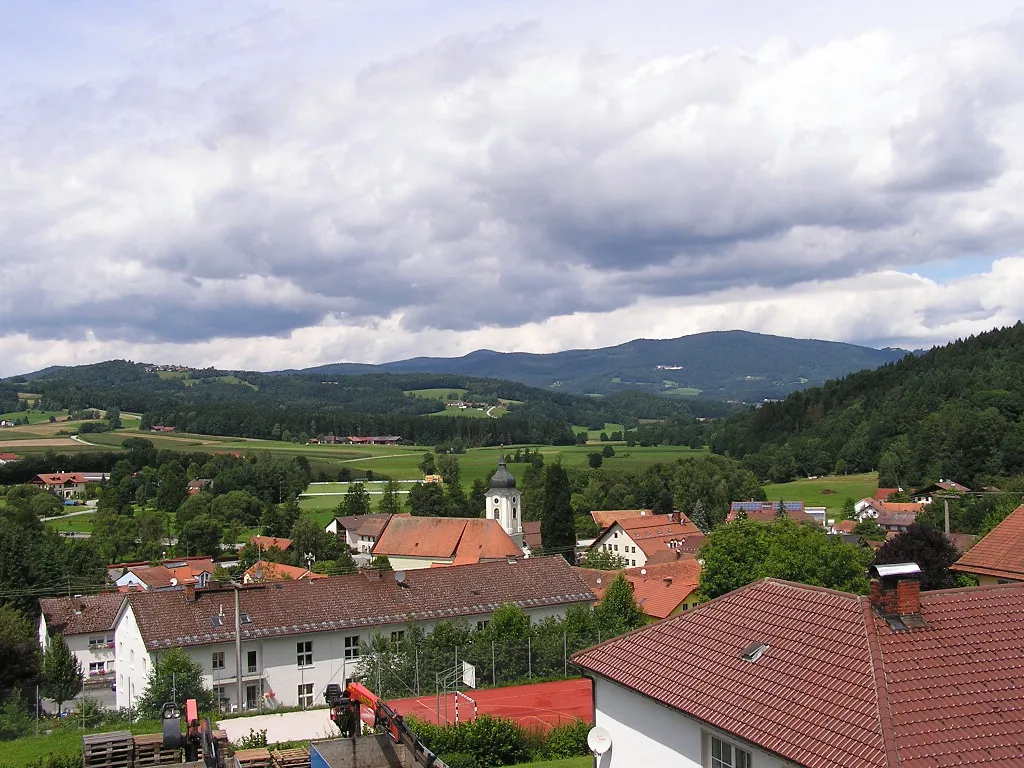 Photo showing: View over Auerbach in Bavaria, Germany. The Mountain in the background is called “Rusel”.