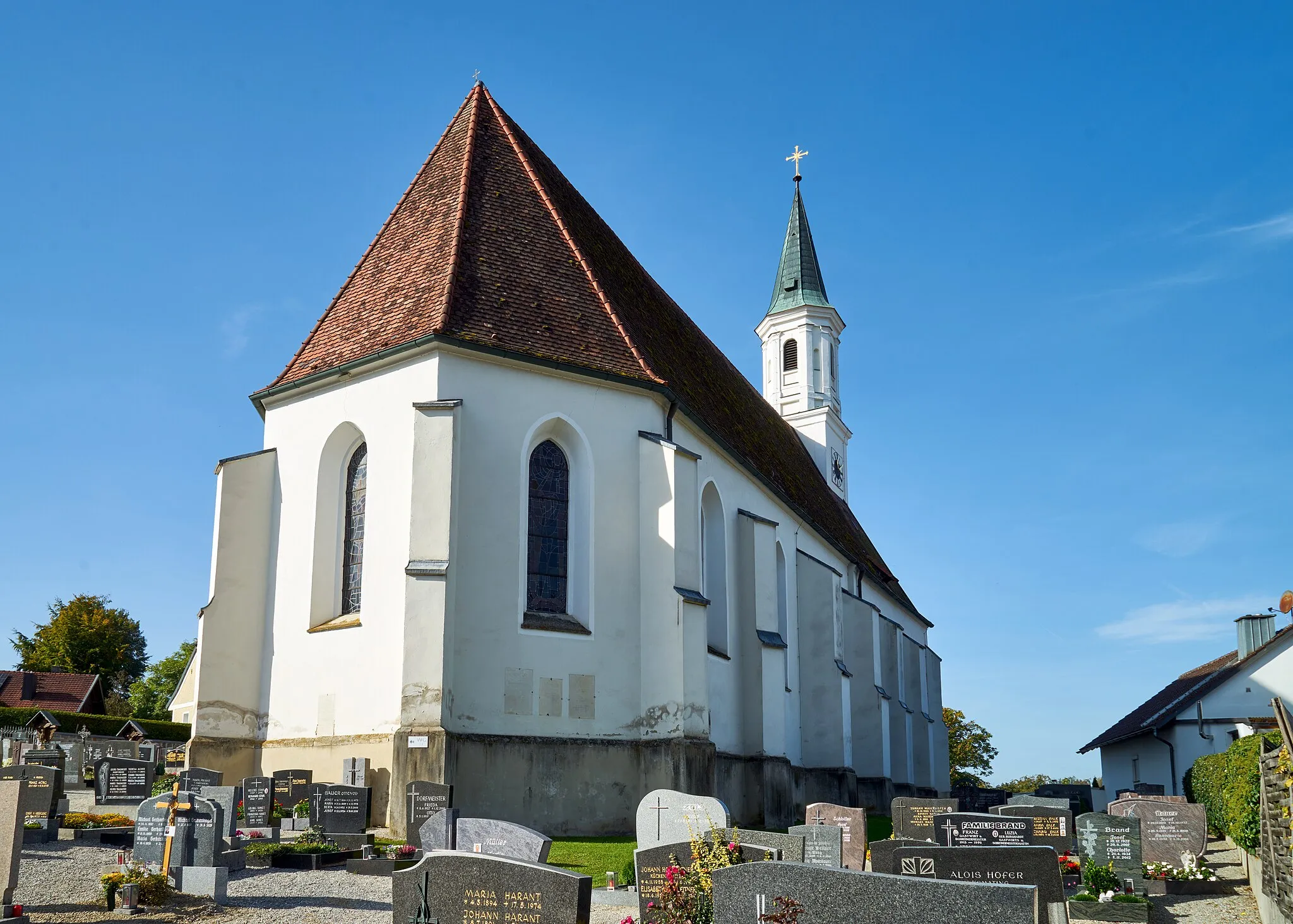 Photo showing: Katholische Pfarrkirche St. Andreas in Holzkirchen, Ansicht von Osten