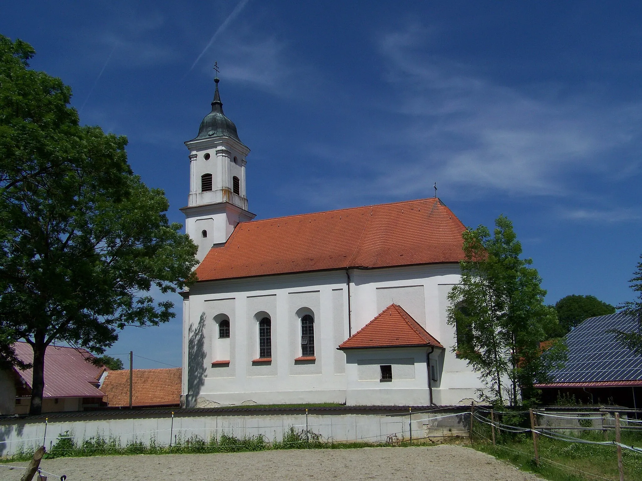 Photo showing: Oberschneiding, Niederschneiding 13. Katholische Filialkirche St. Petrus, einheitlicher kleiner Bau um 1720; mit Ausstattung.