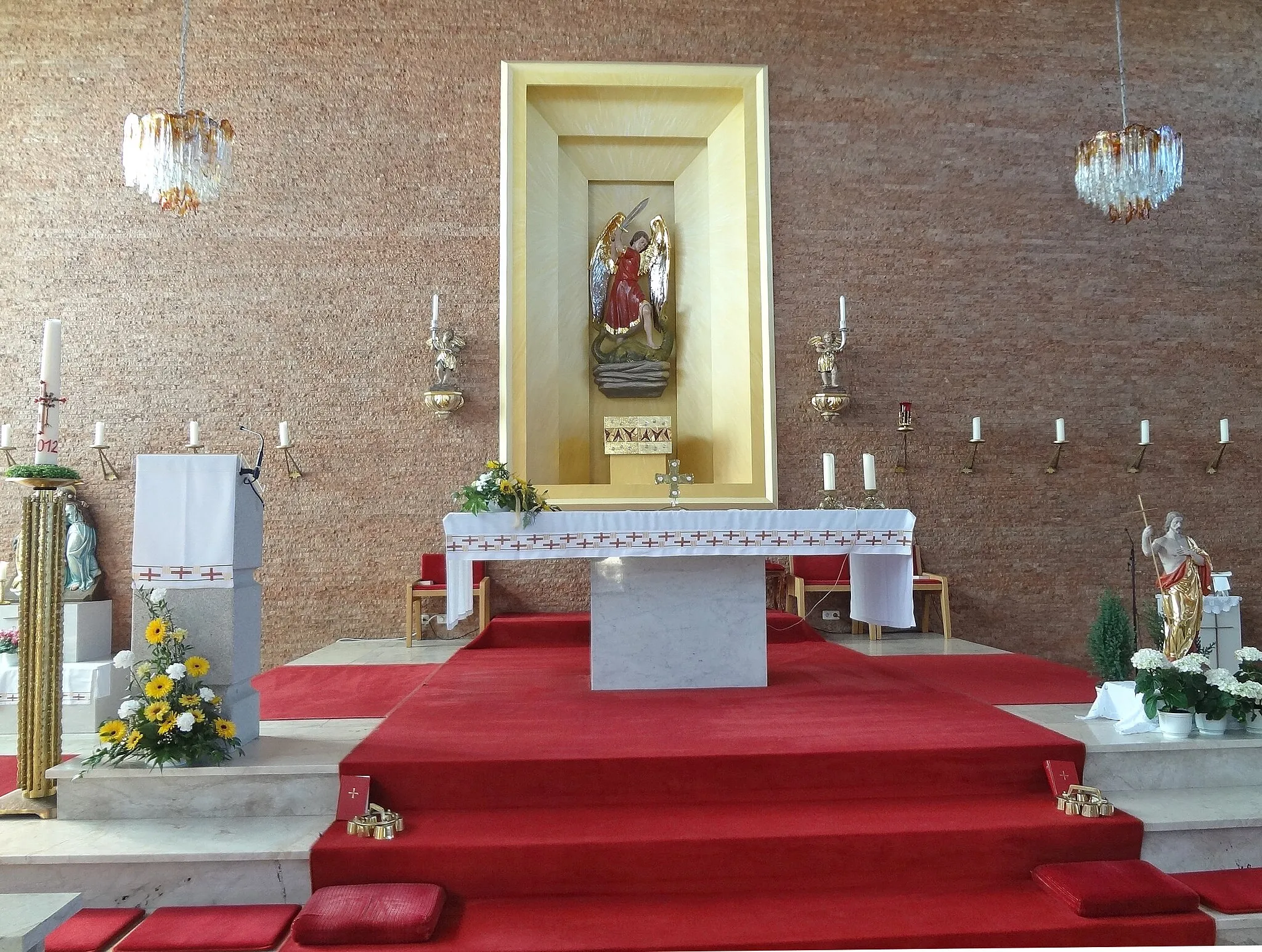 Photo showing: St. Michael Altar