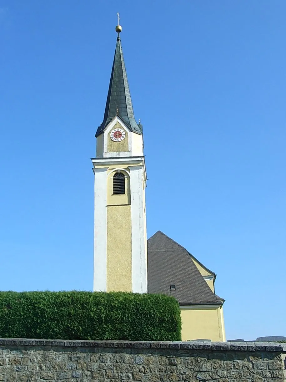 Photo showing: Aicha vorm Wald, St Peter and Paul Parish Church from west.
