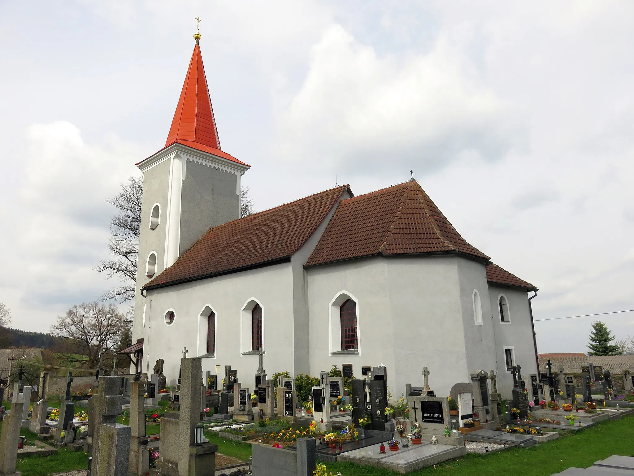 Photo showing: Kostel sv. Václava v Čachrově s hřbitovem – široký pohled od jihovýchodu.