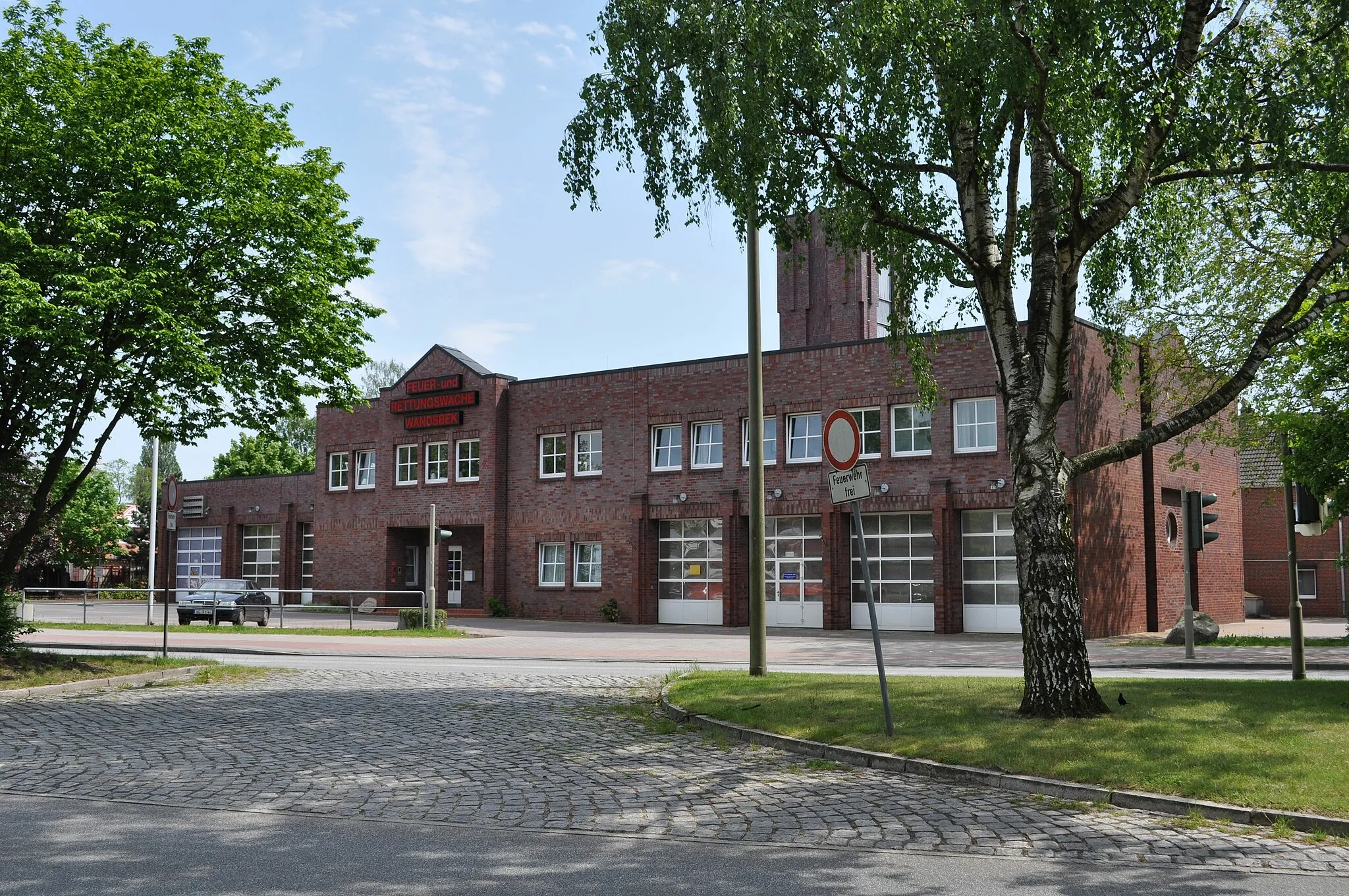 Photo showing: Feuer- und Rettungswache Wandsbek in Hamburg-Tonndorf.